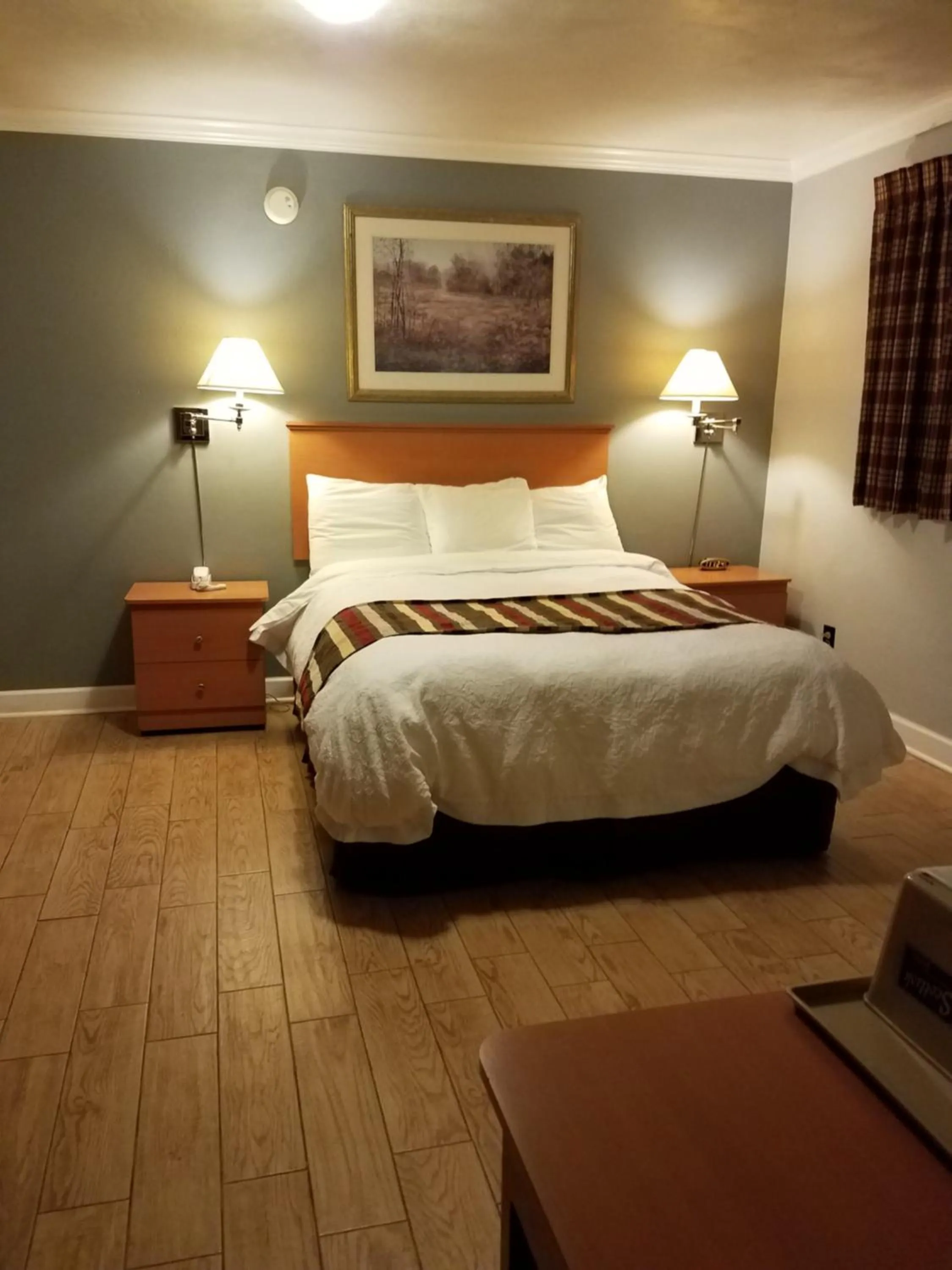 Bed in Scottish Inn - Okeechobee