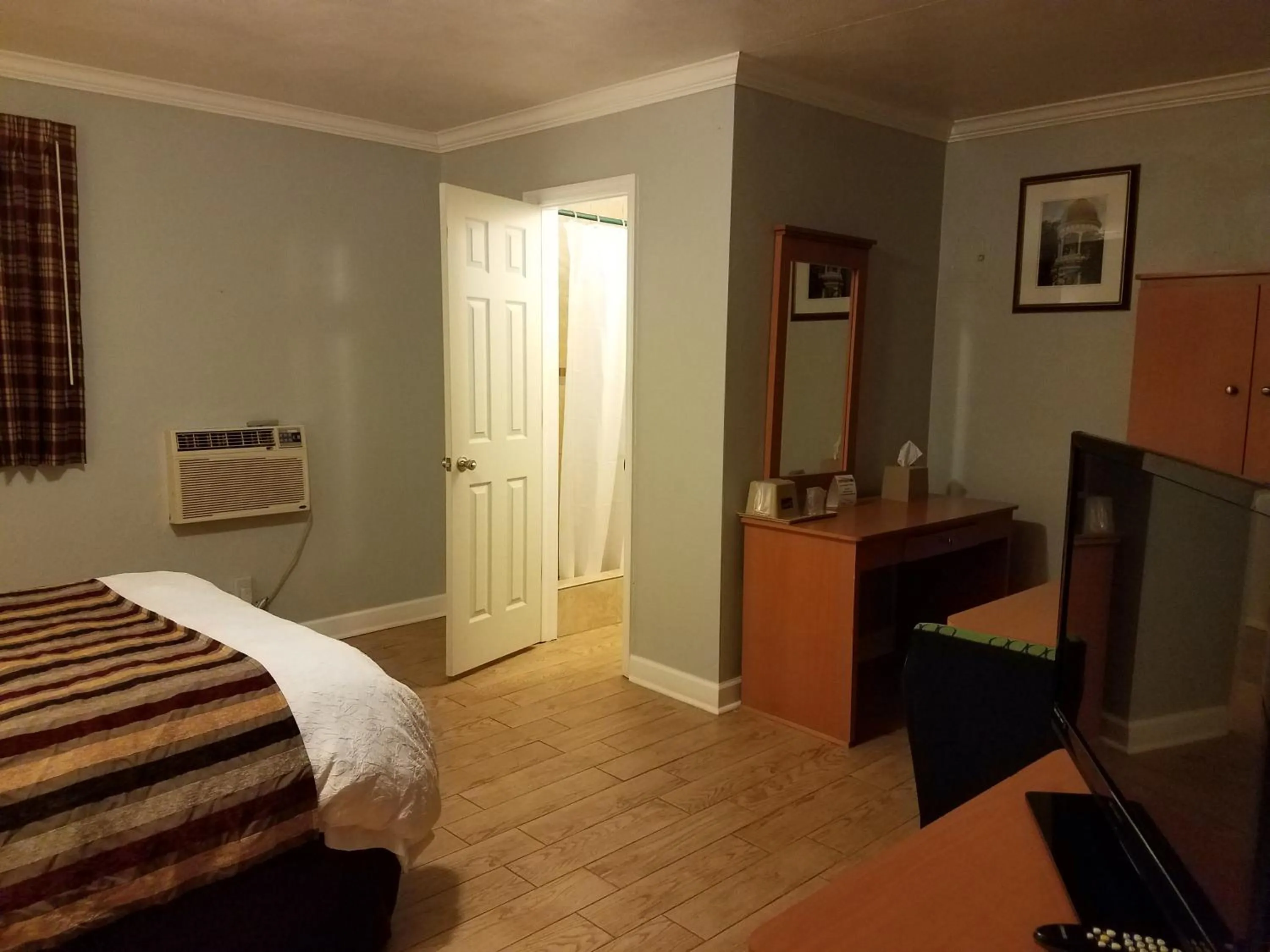 Bed in Scottish Inn - Okeechobee