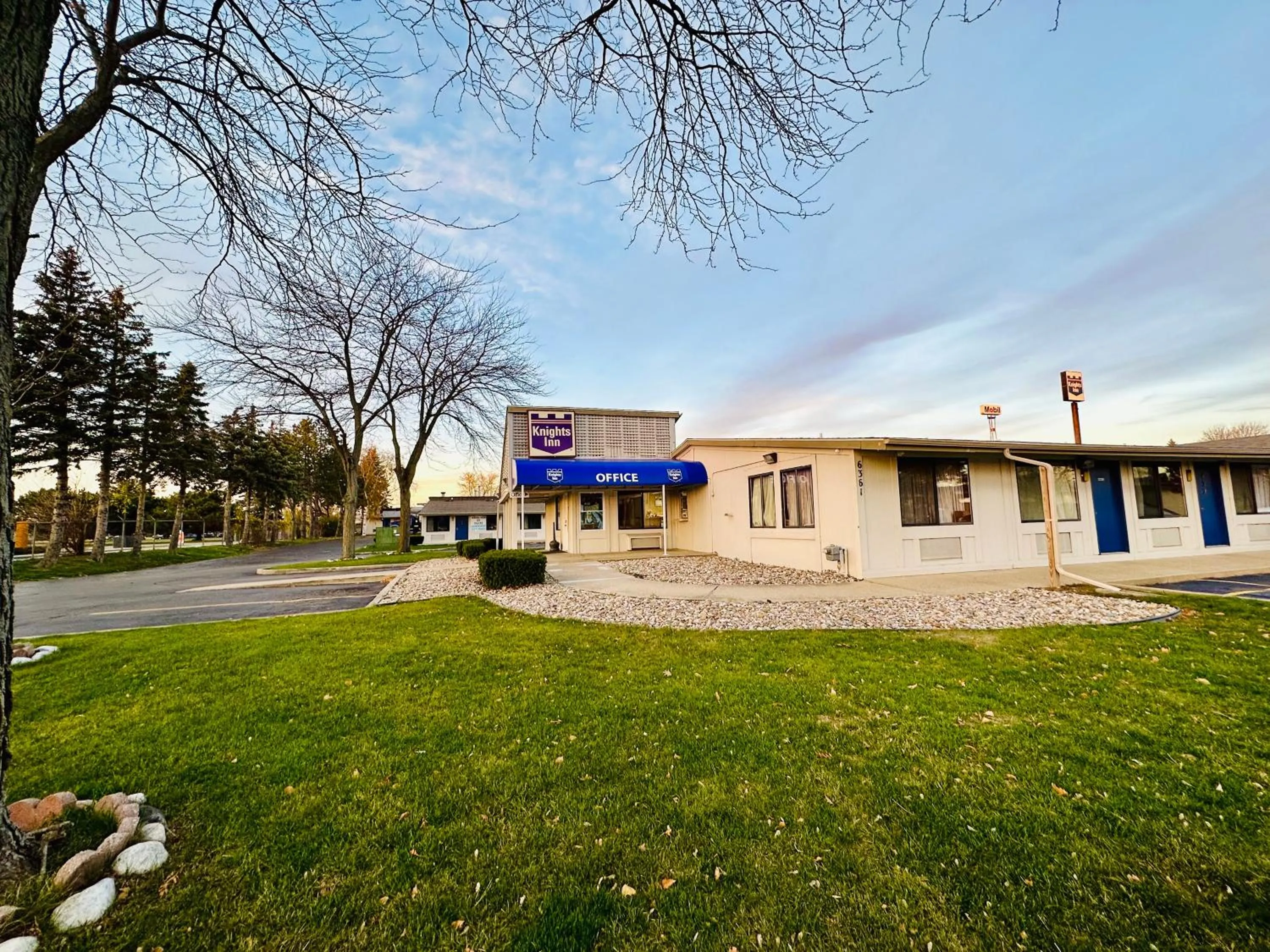 Property building in Knights Inn Bridgeport Frankenmuth