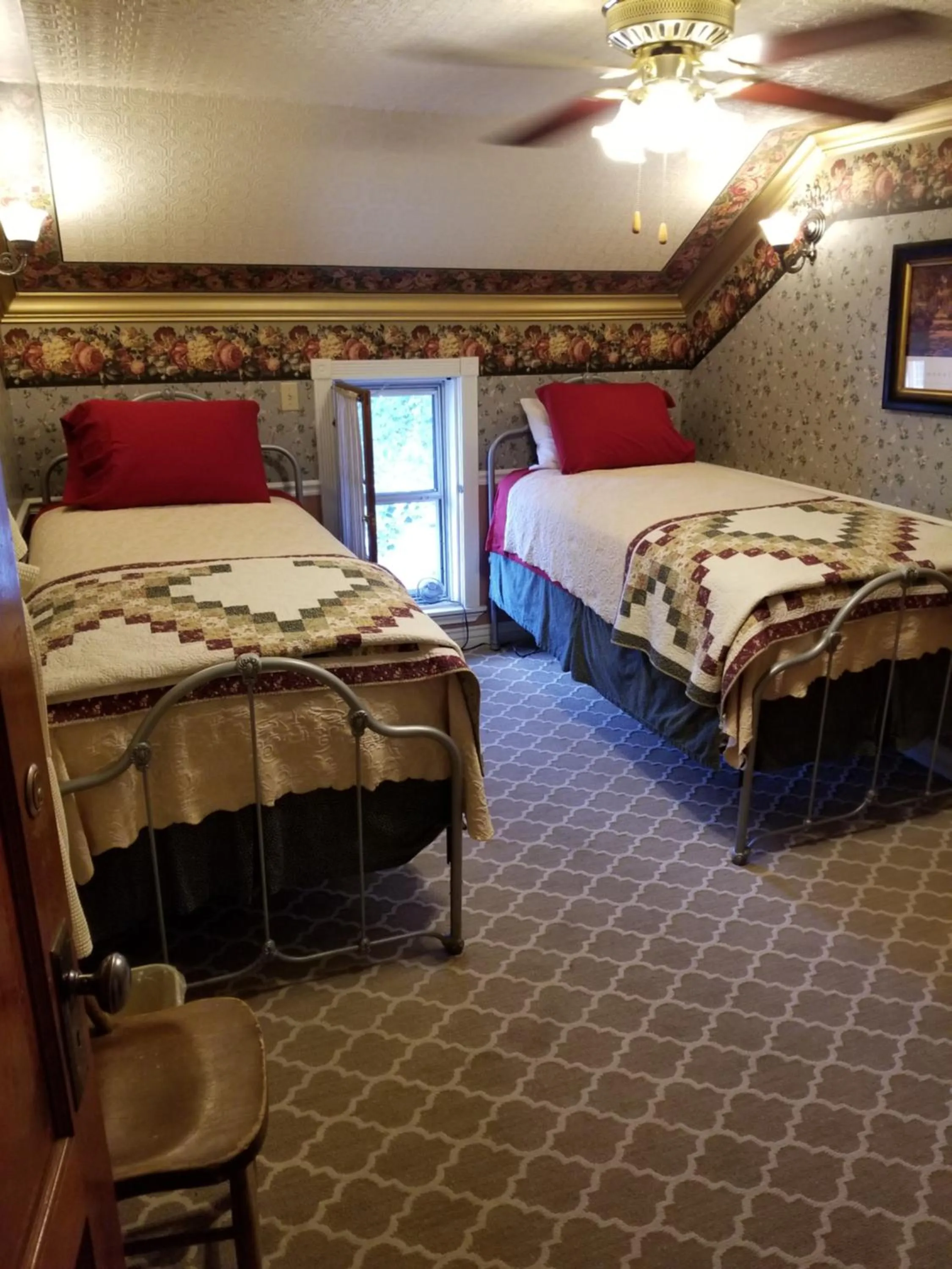 Bed in Frisco Lodge