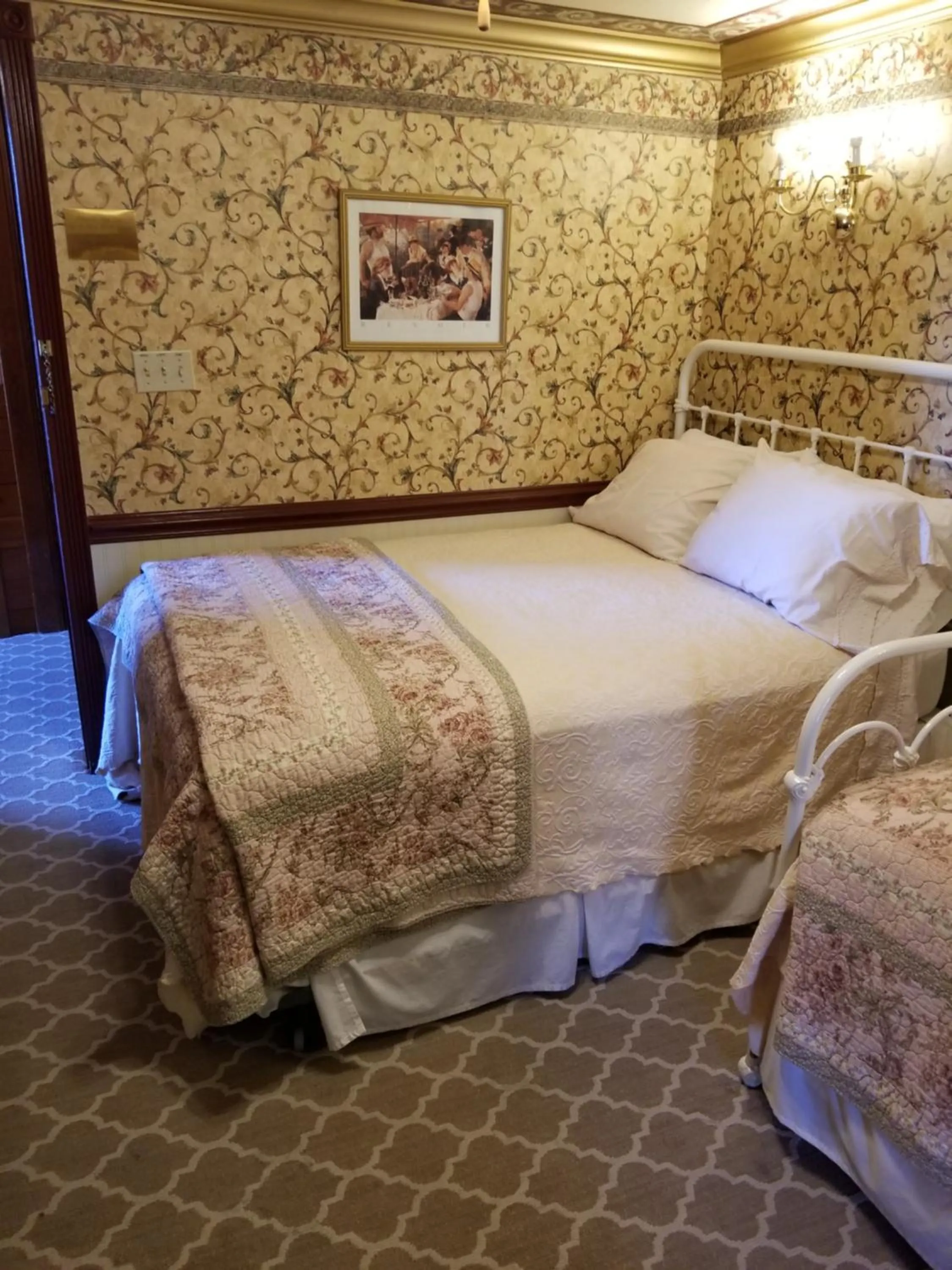 Decorative detail, Bed in Frisco Lodge
