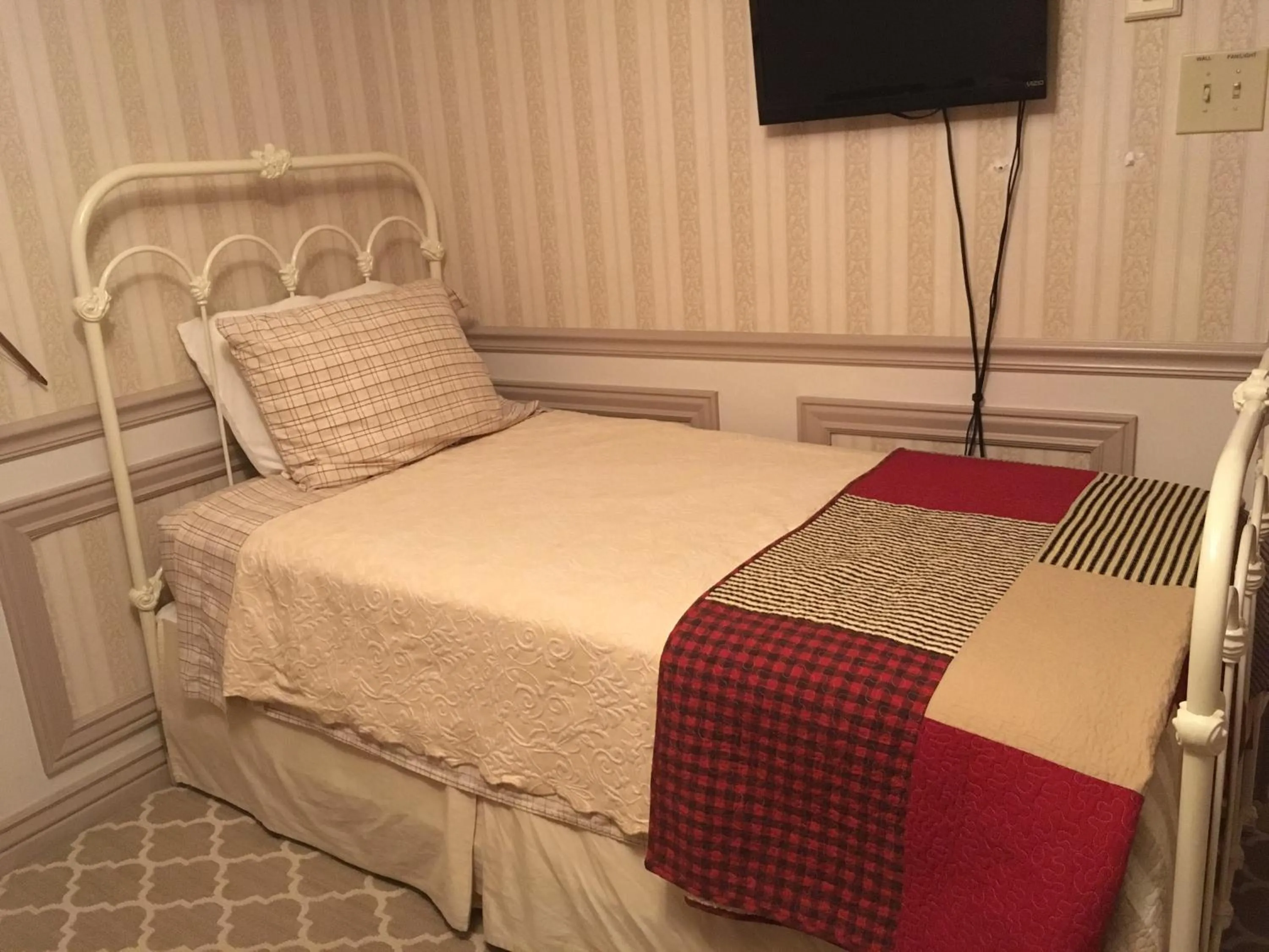 Bed in Frisco Lodge
