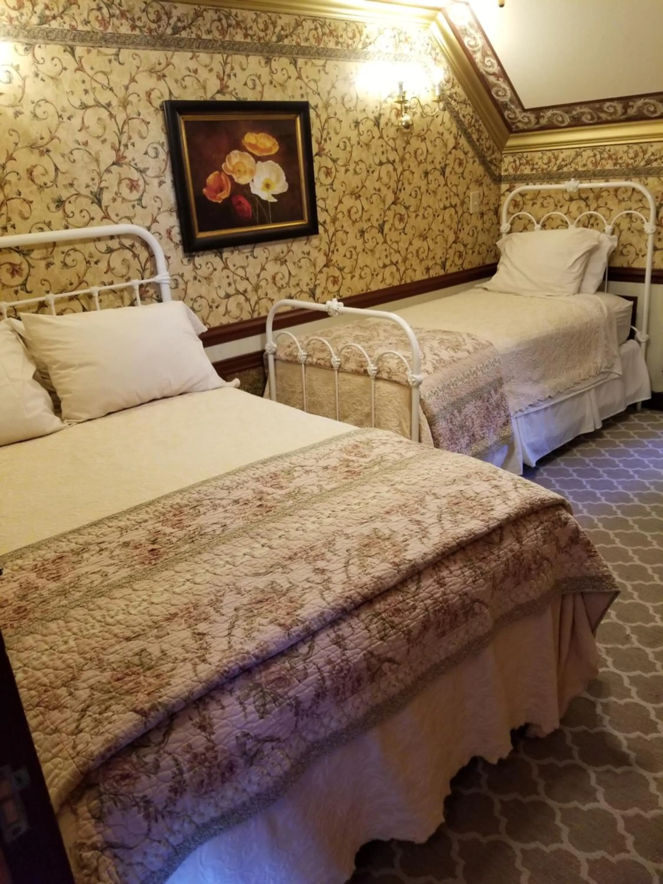 Decorative detail, Bed in Frisco Lodge