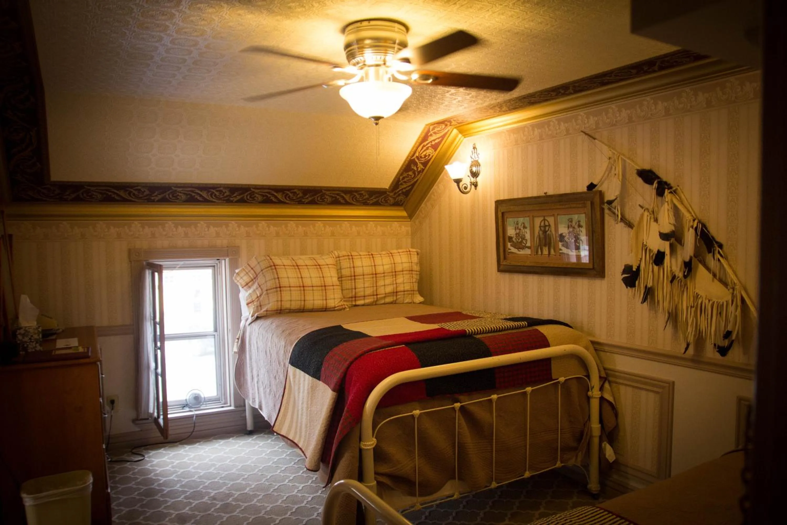 Bed in Frisco Lodge