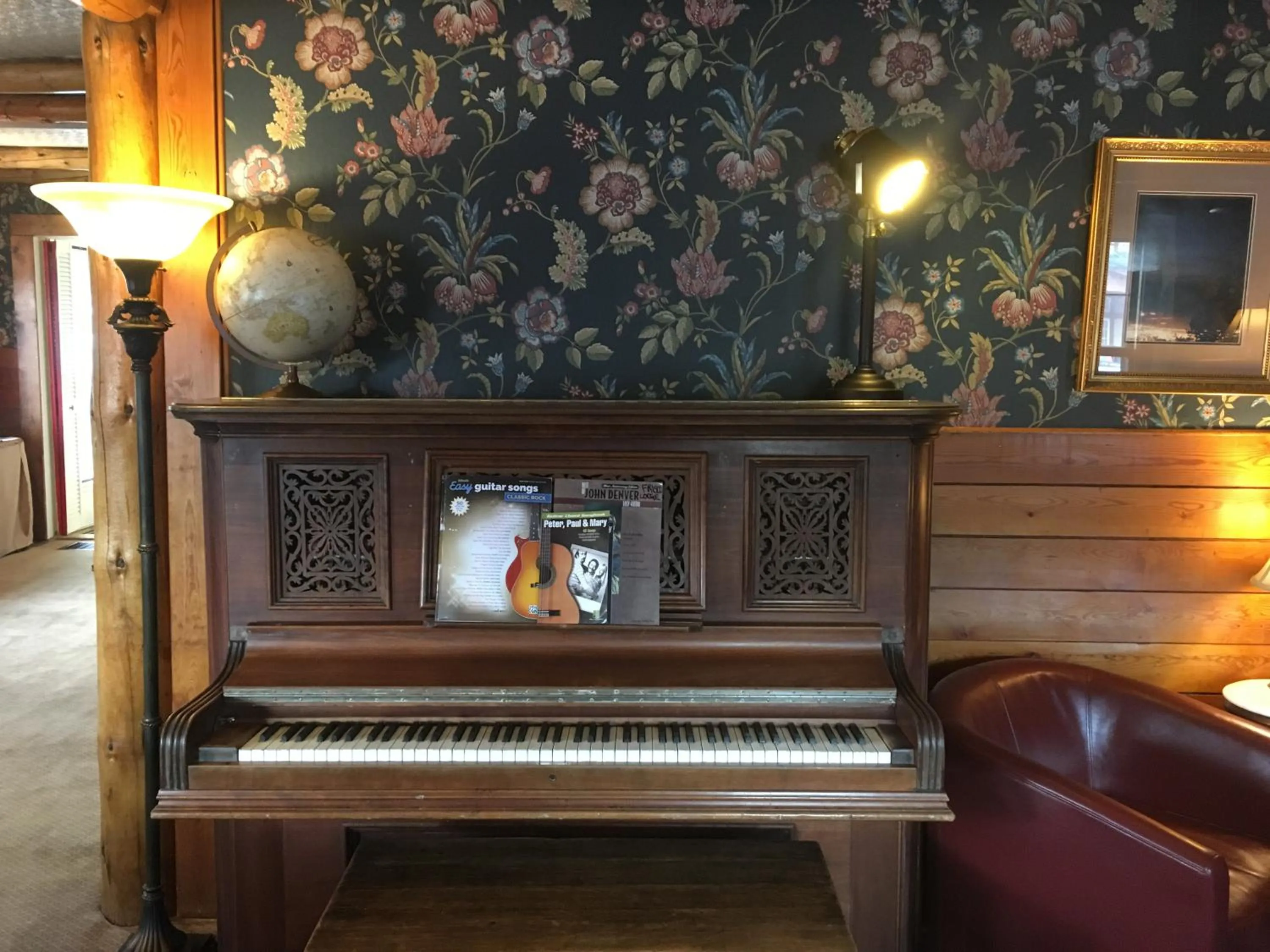 Living room in Frisco Lodge