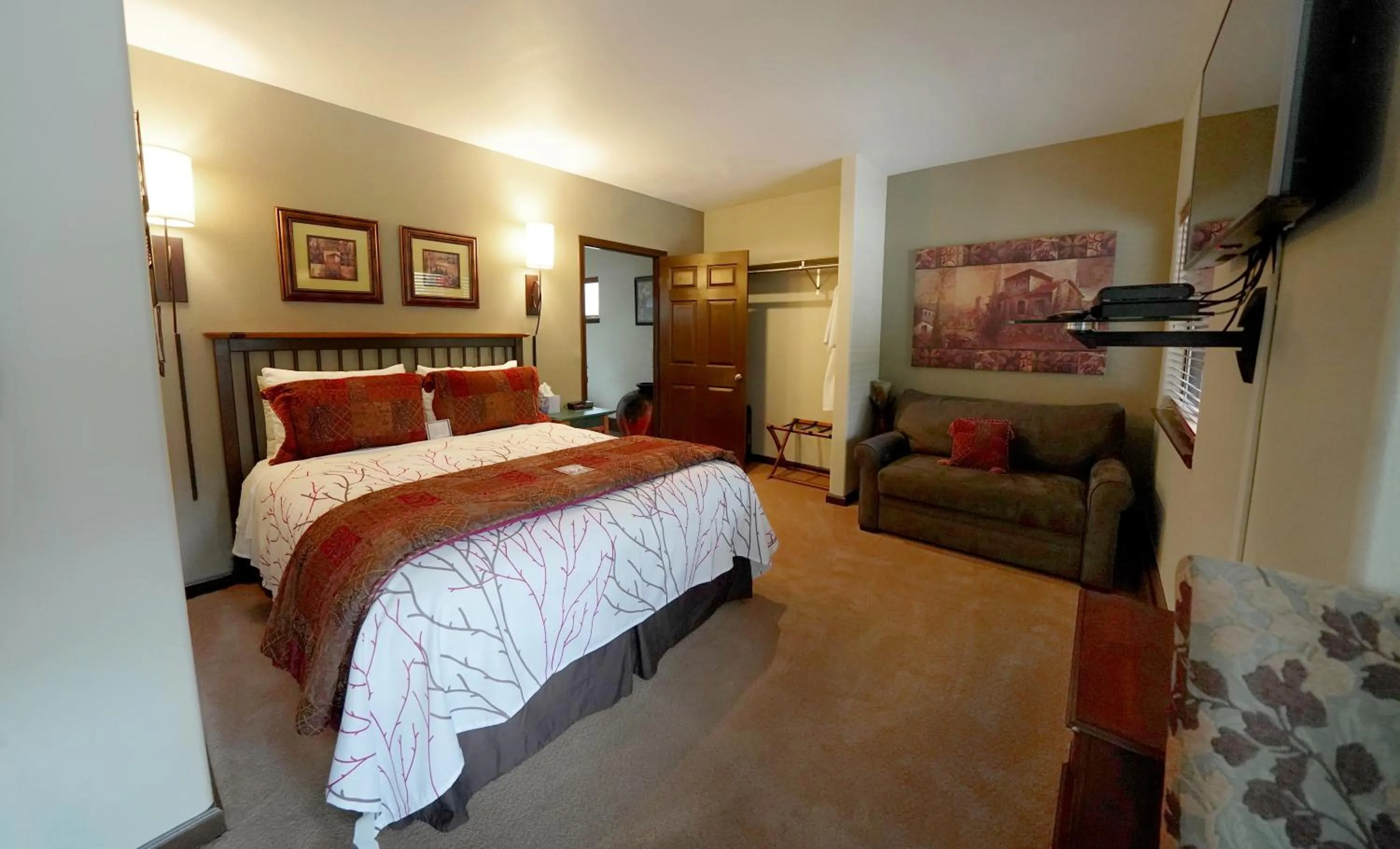 Bed in Frisco Inn on Galena