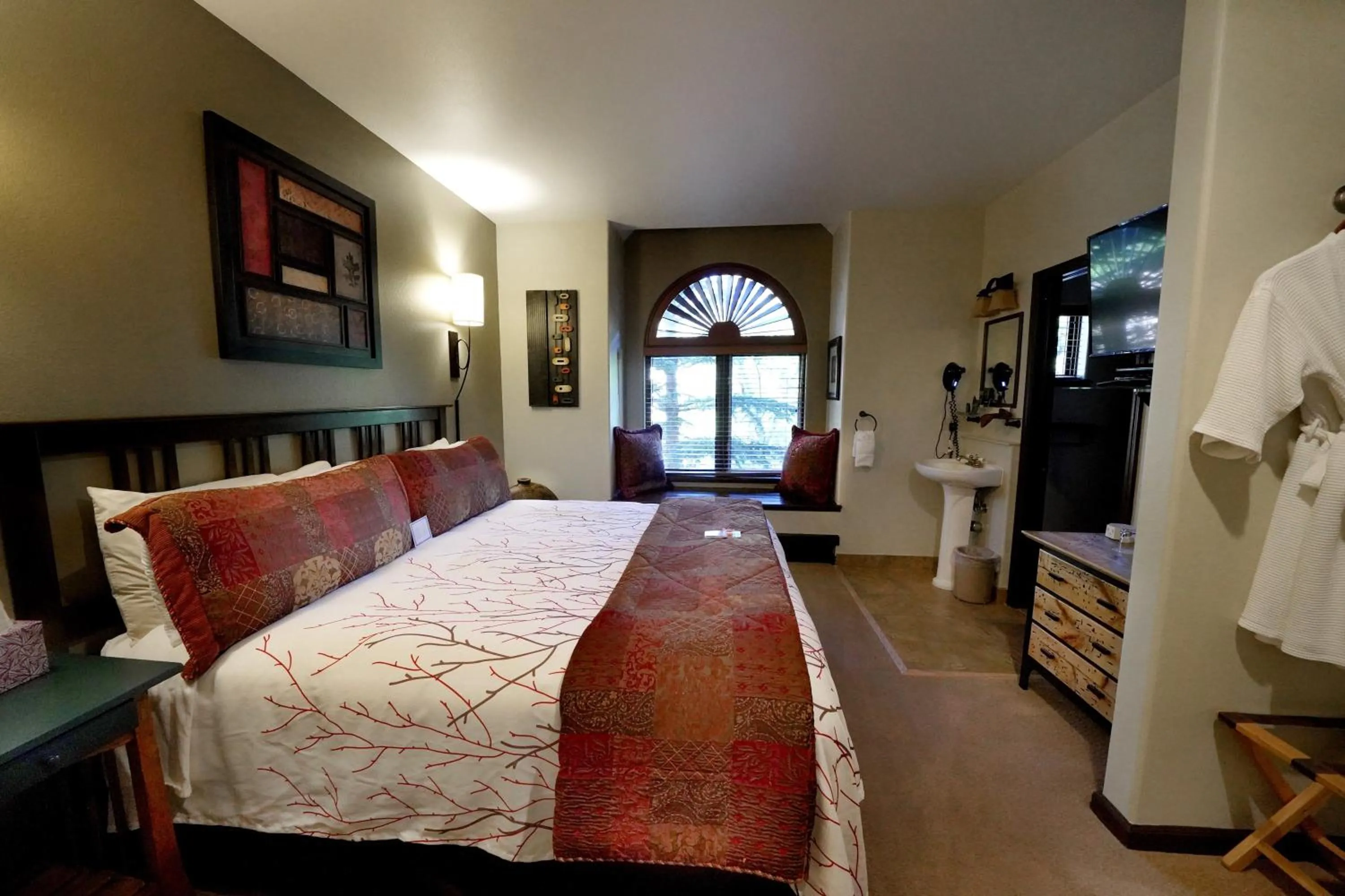 Bed in Frisco Inn on Galena