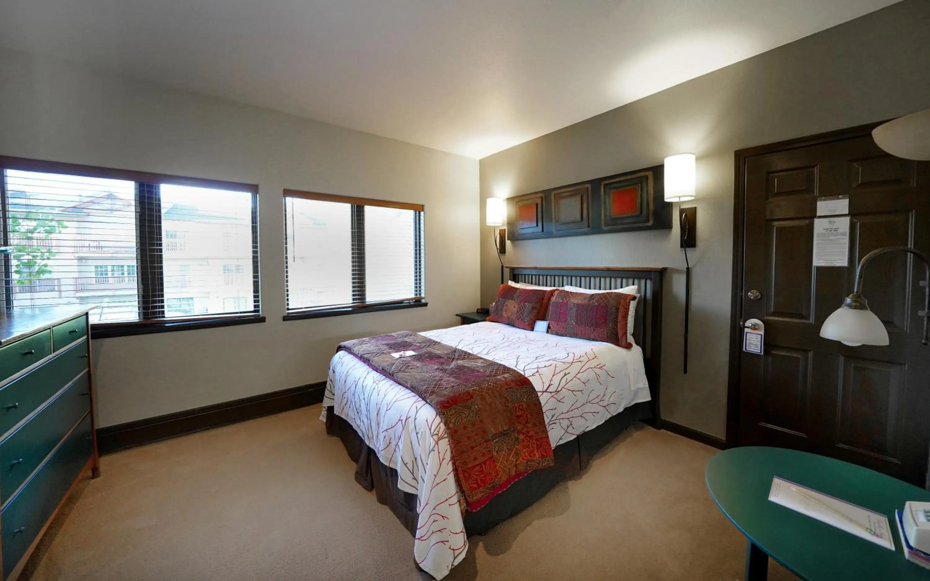 Bed in Frisco Inn on Galena