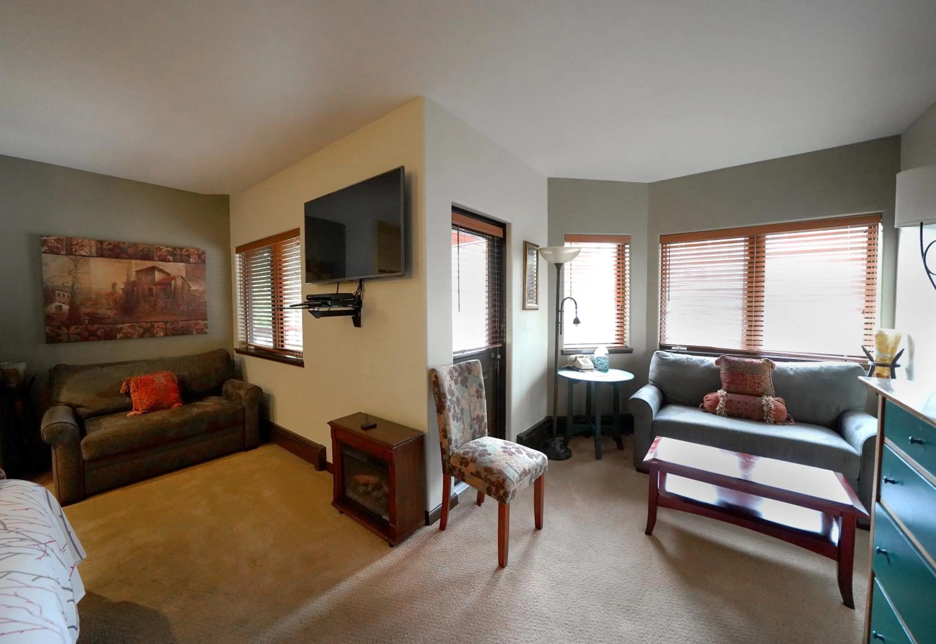 TV and multimedia, Bed in Frisco Inn on Galena