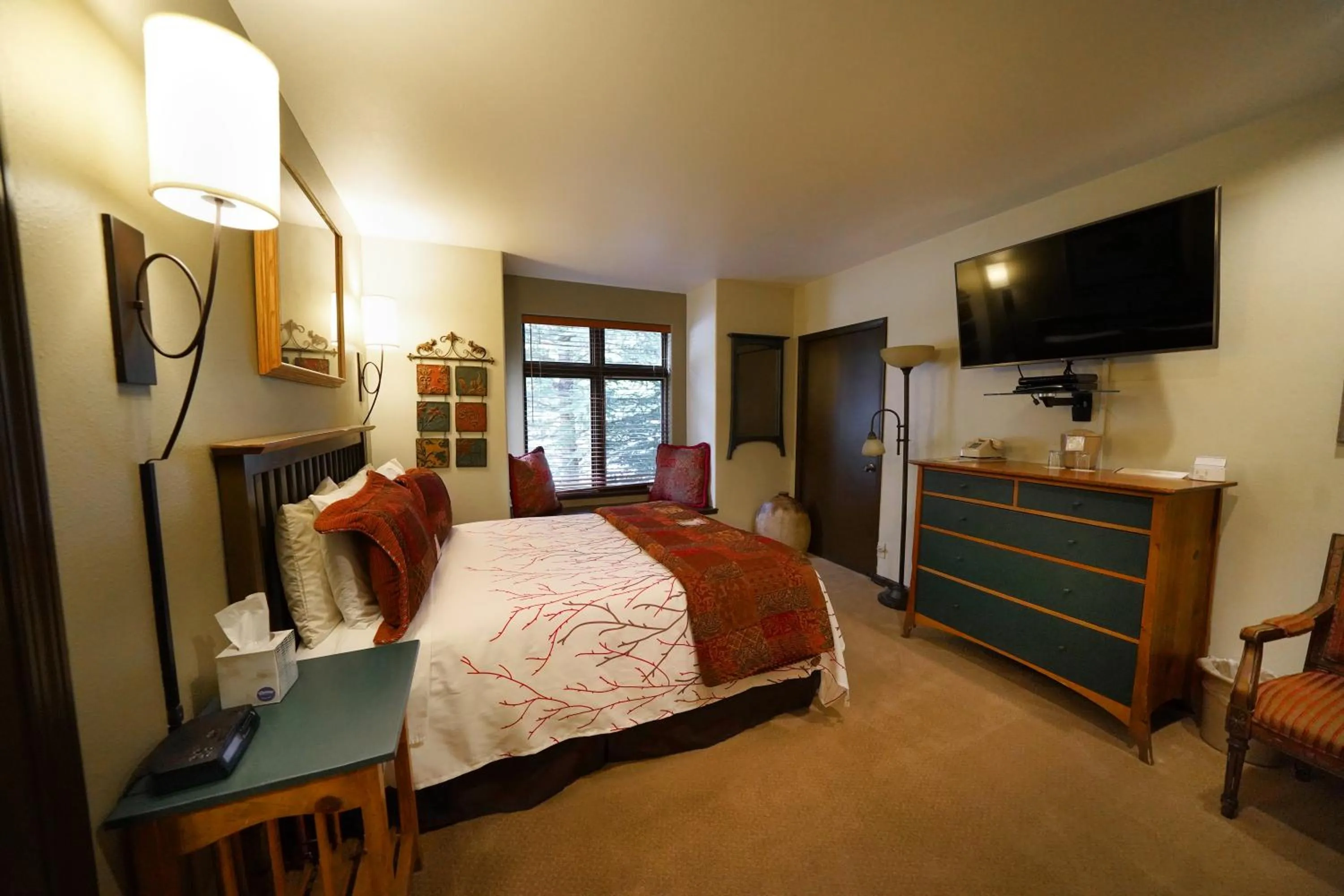 Bed in Frisco Inn on Galena