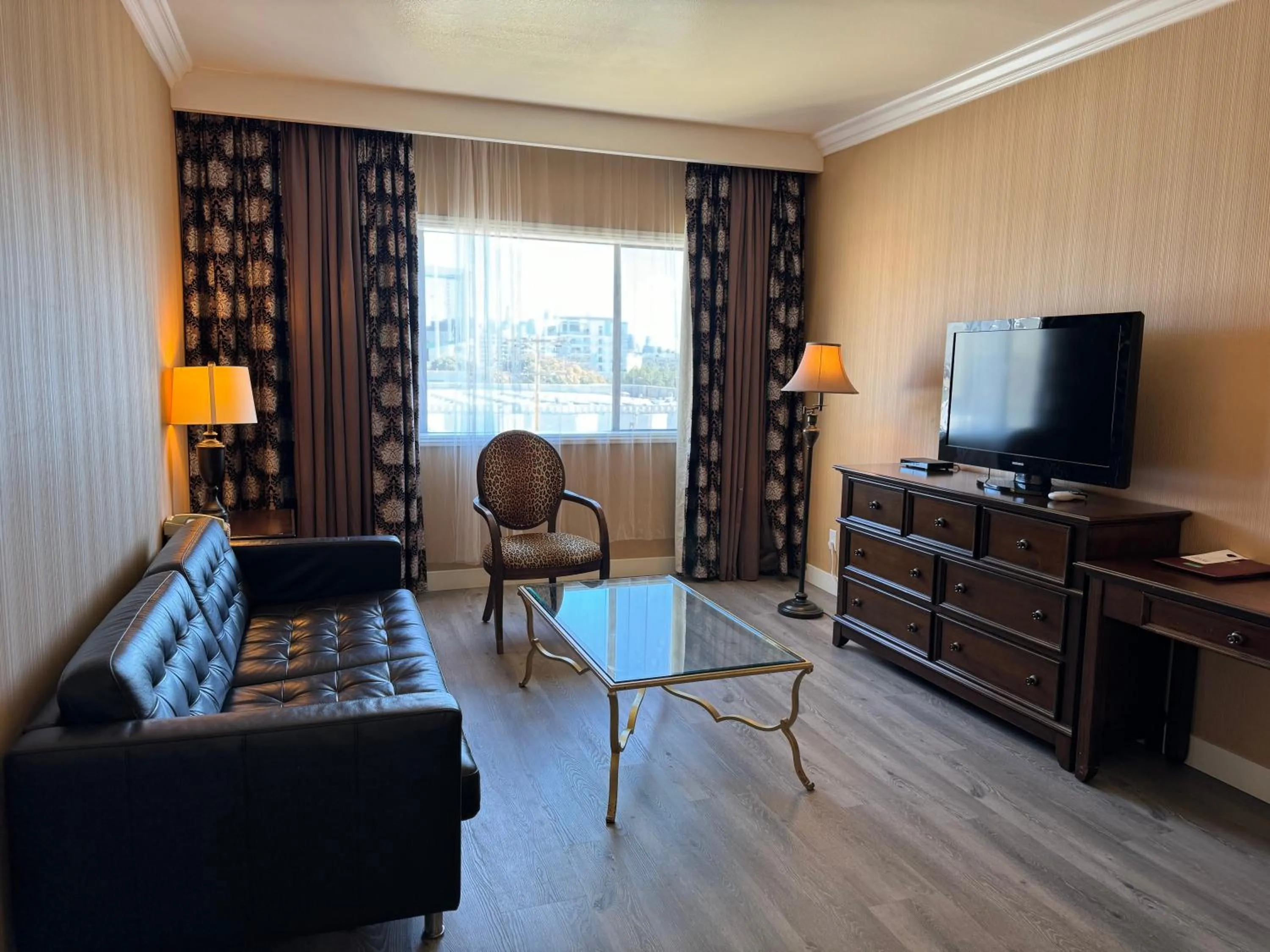 Living room in Garden Suite Hotel and Resort