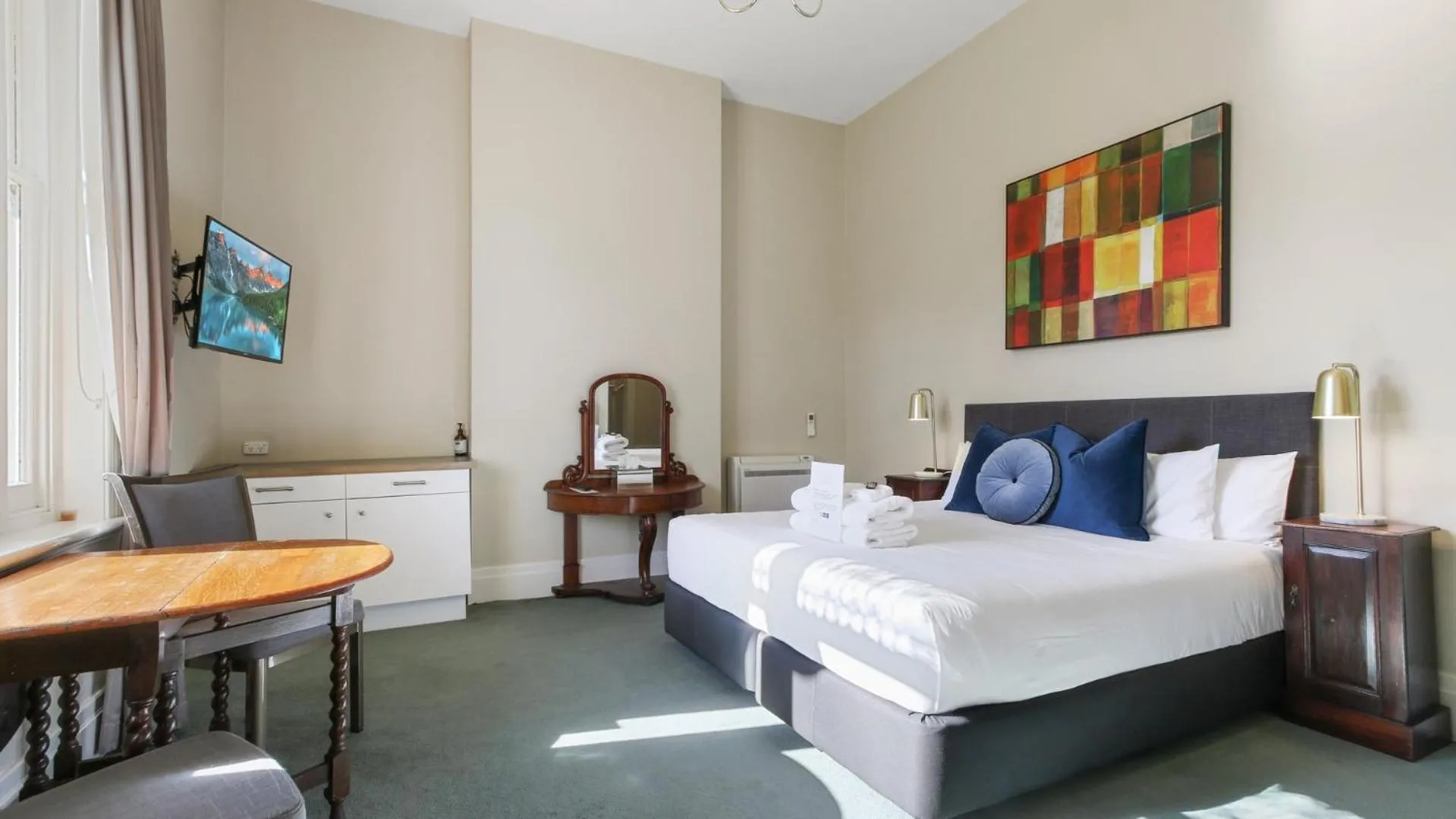 Bedroom, Bed in The Riversleigh