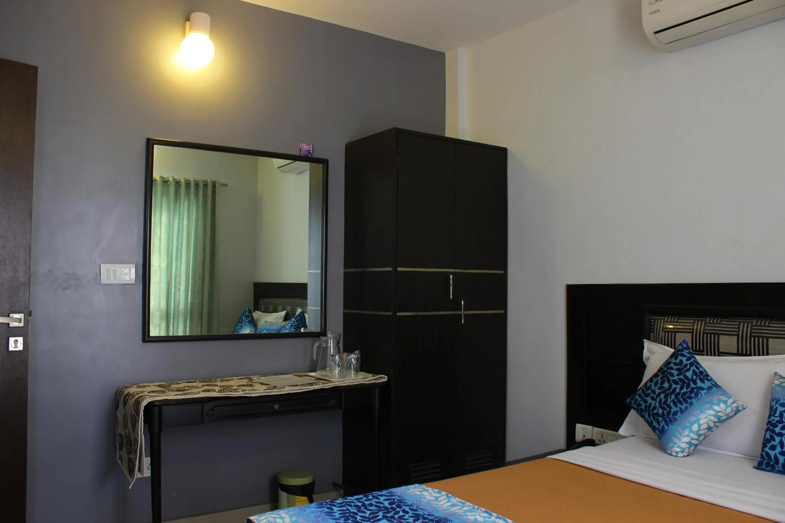 Decorative detail, Bed in Mount Residency