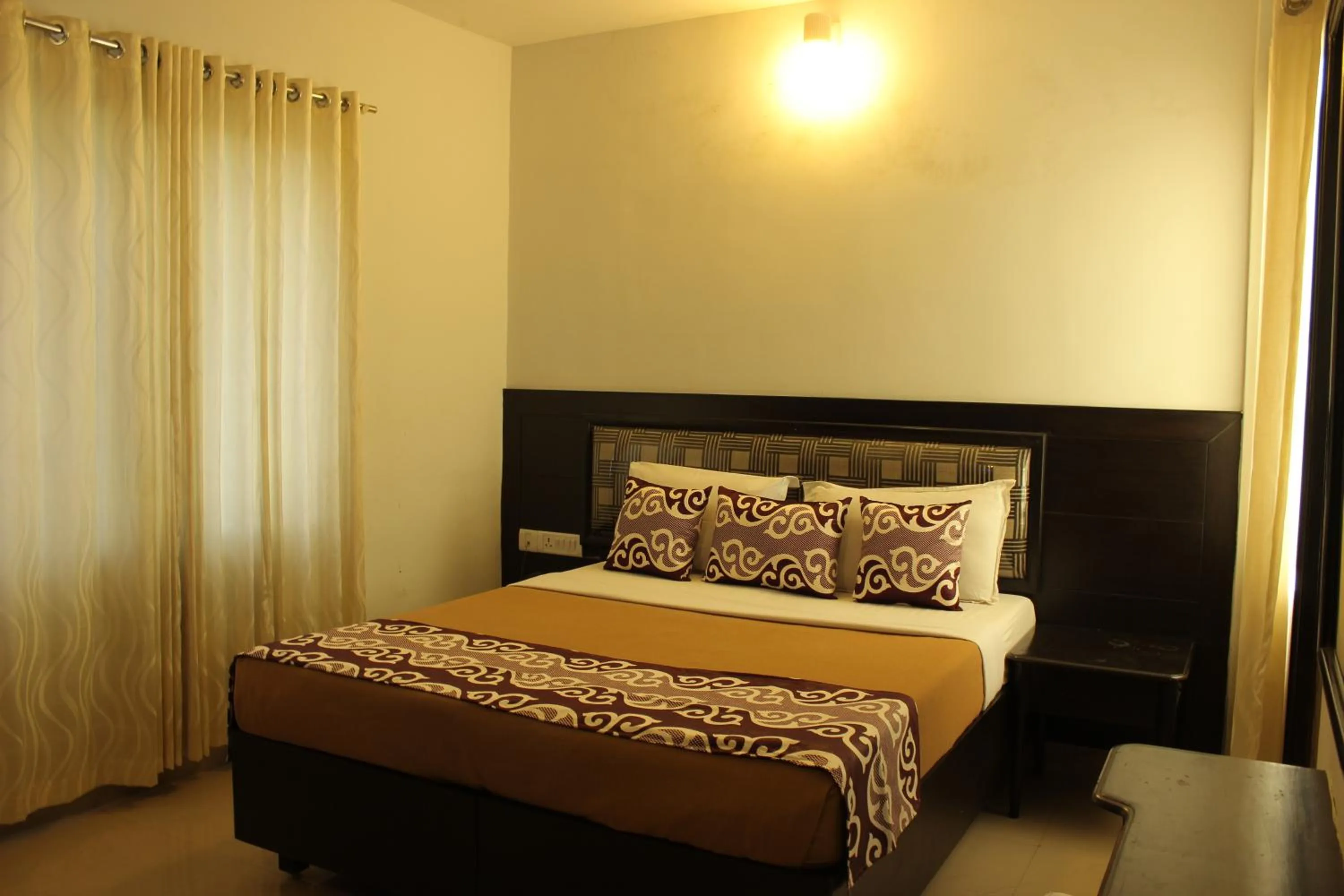 Bed in Mount Residency