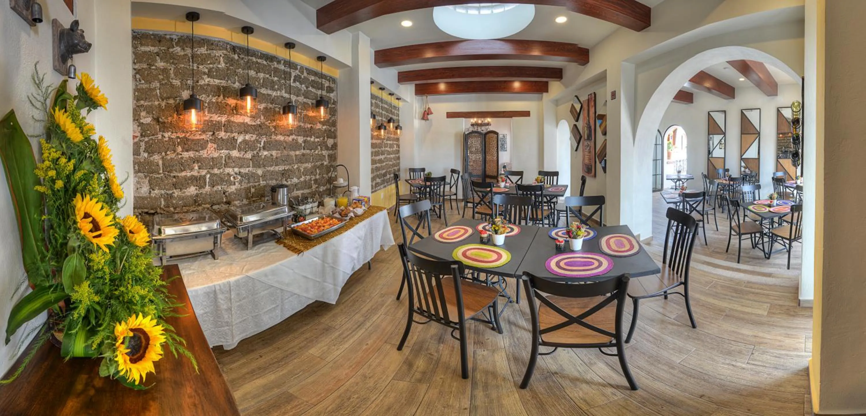 Restaurant/places to eat in Hotel Santa Paula