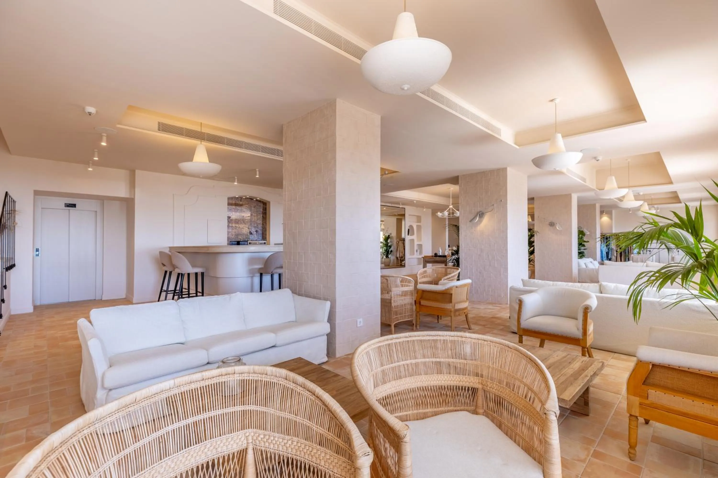 Lounge or bar in Hoposa Pollentia - Adults Only