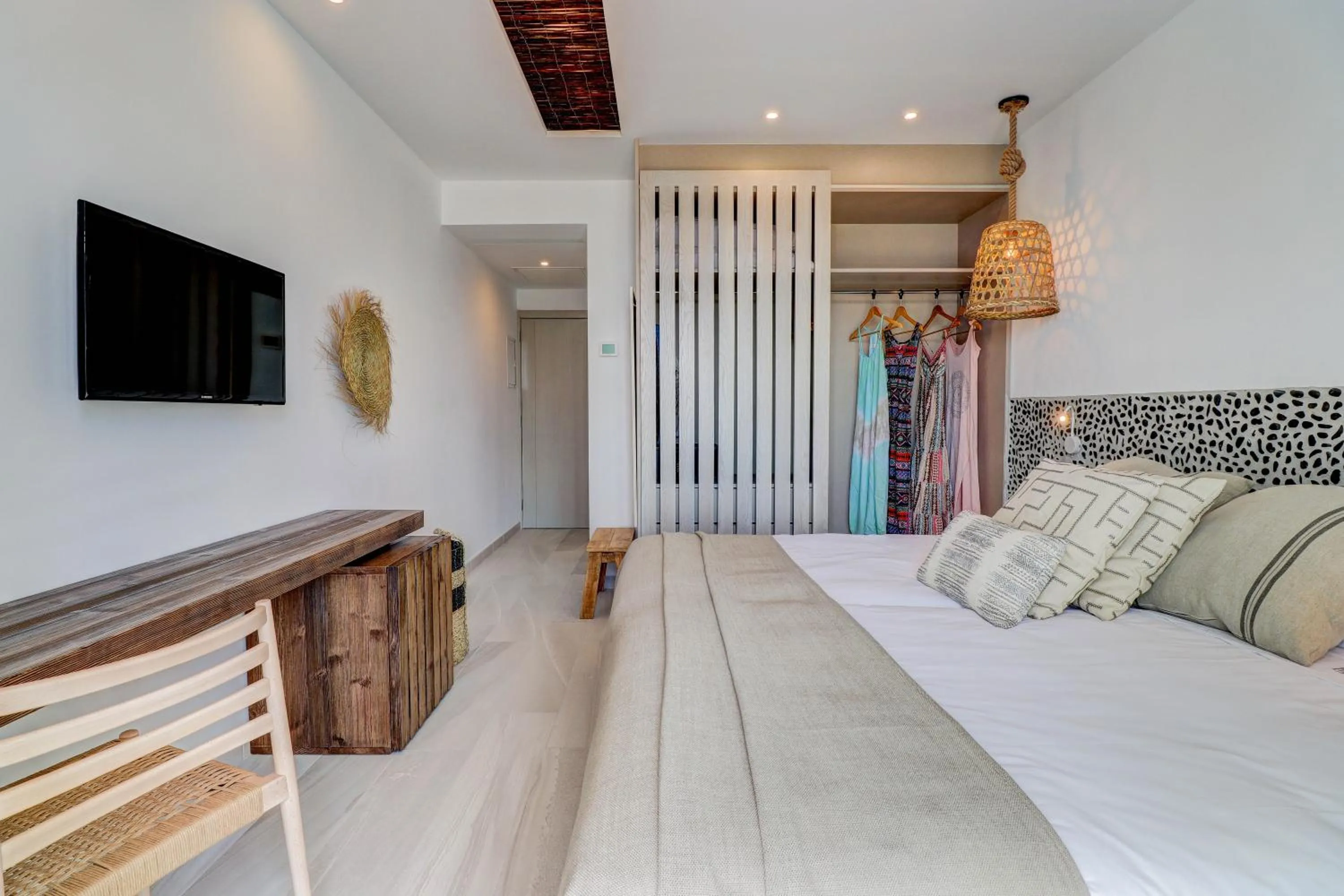 Photo of the whole room, Bed in Hoposa Pollentia - Adults Only