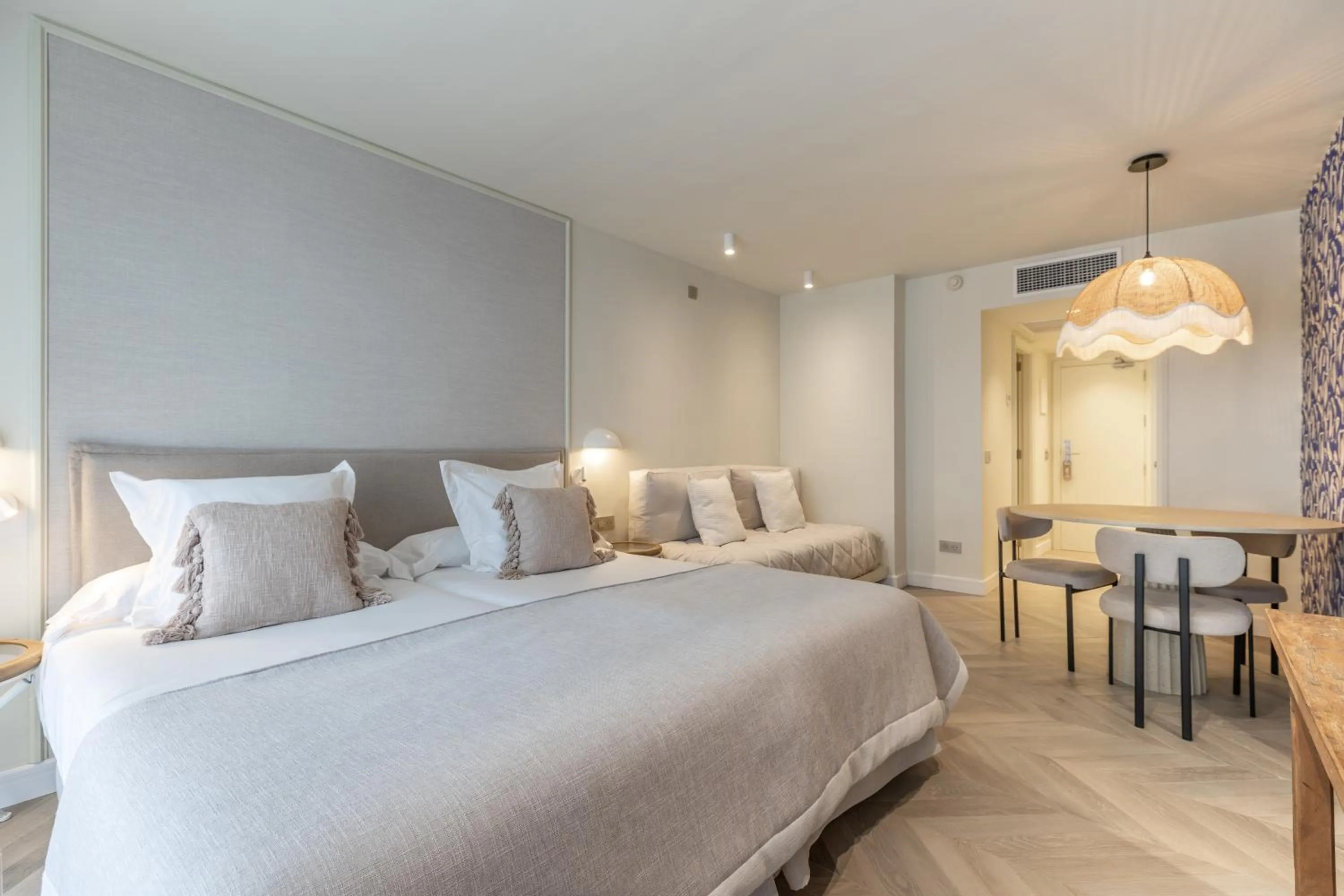 Living room, Bed in Hoposa Pollensamar Apartamentos