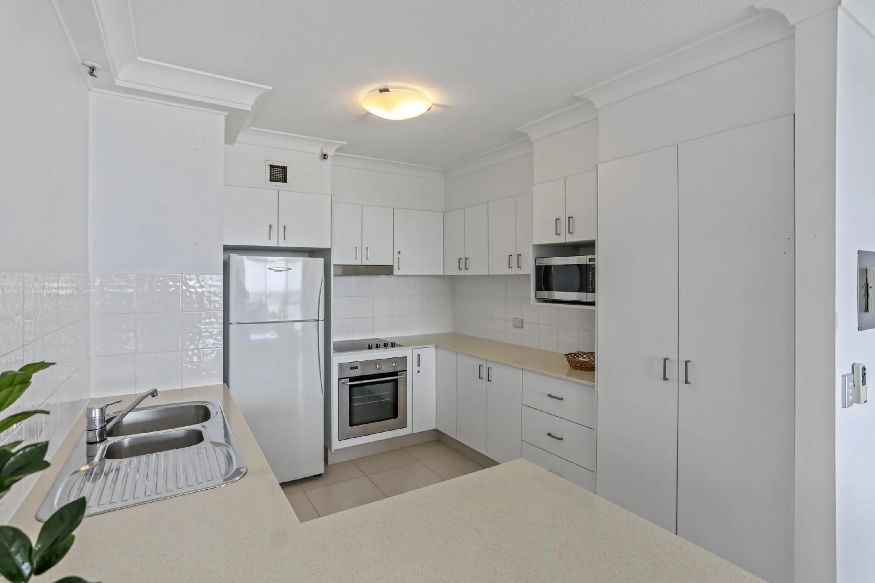 Kitchen or kitchenette in Spectrum Holiday Apartments