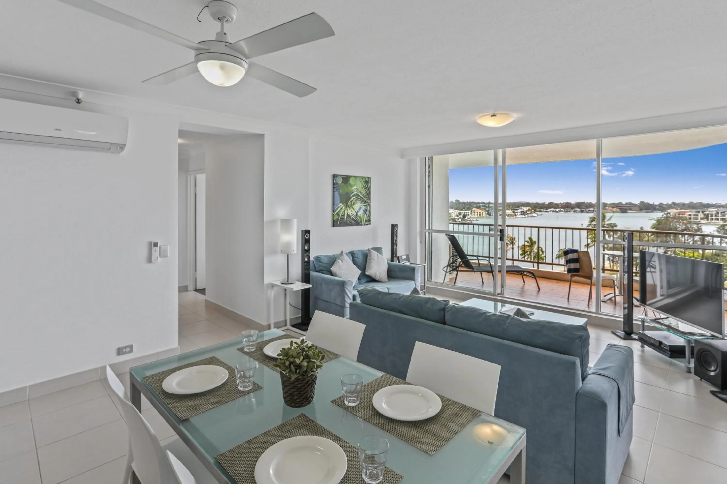 Dining area in Spectrum Holiday Apartments