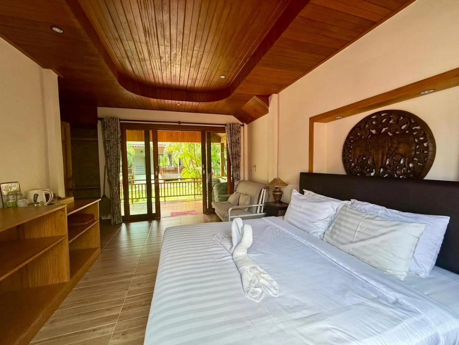 Photo of the whole room, Bed in Nice Beach Resort Koh Pha-ngan
