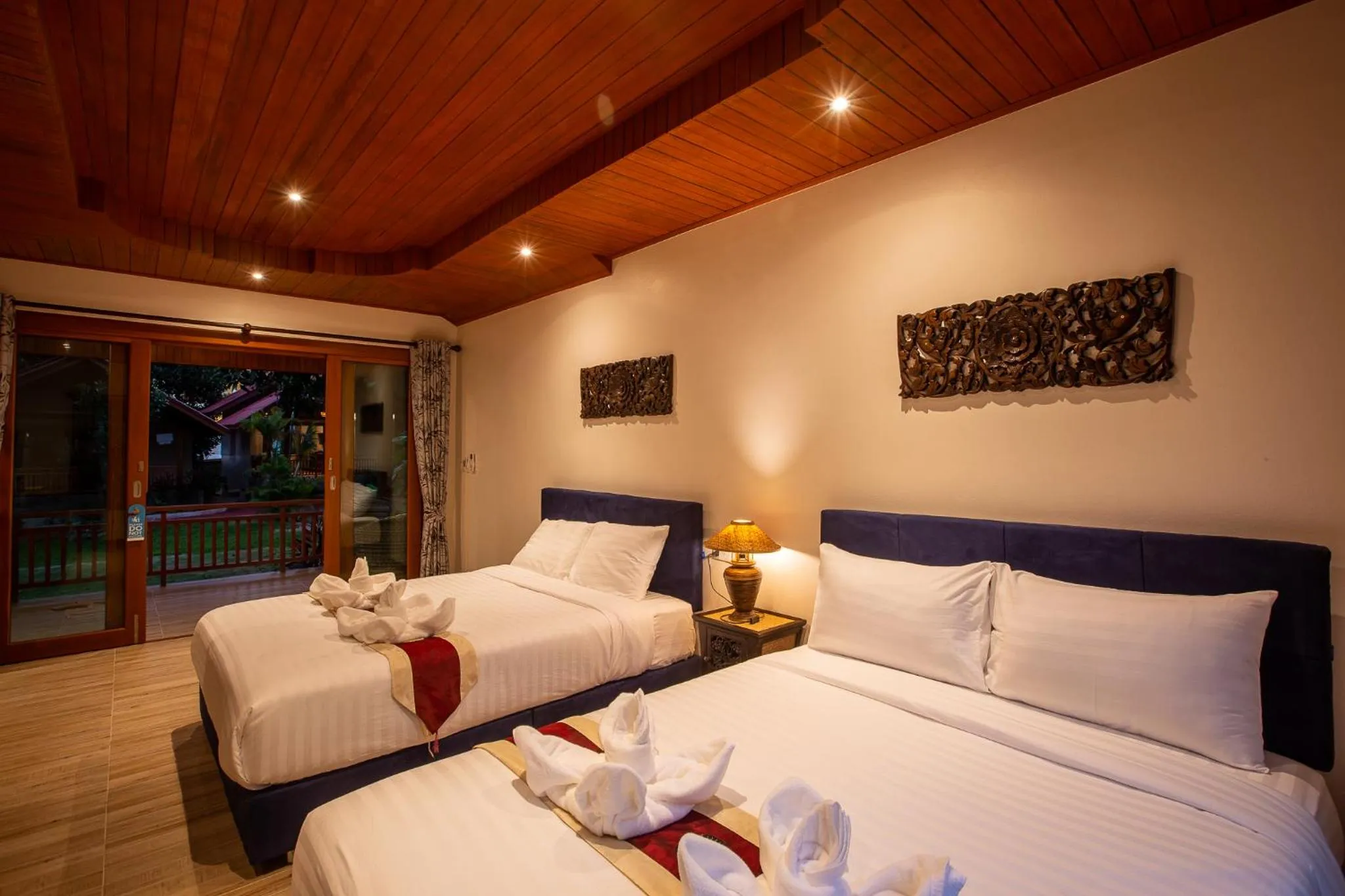 Bed in Nice Beach Resort Koh Pha-ngan