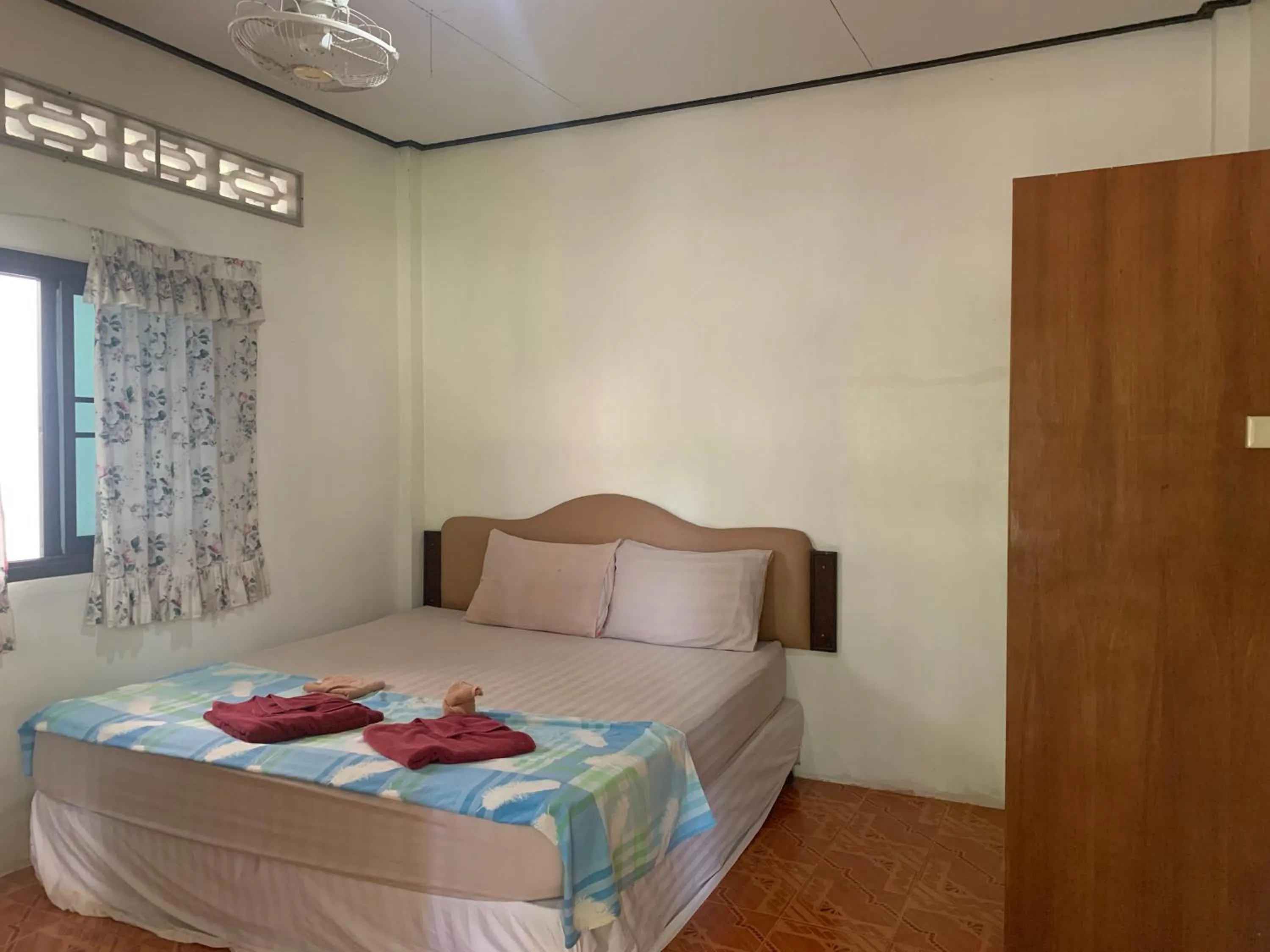 Bed in Nice Beach Resort Koh Pha-ngan