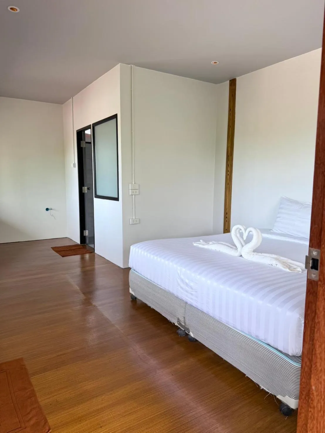 Photo of the whole room, Bed in Nice Beach Resort Koh Pha-ngan