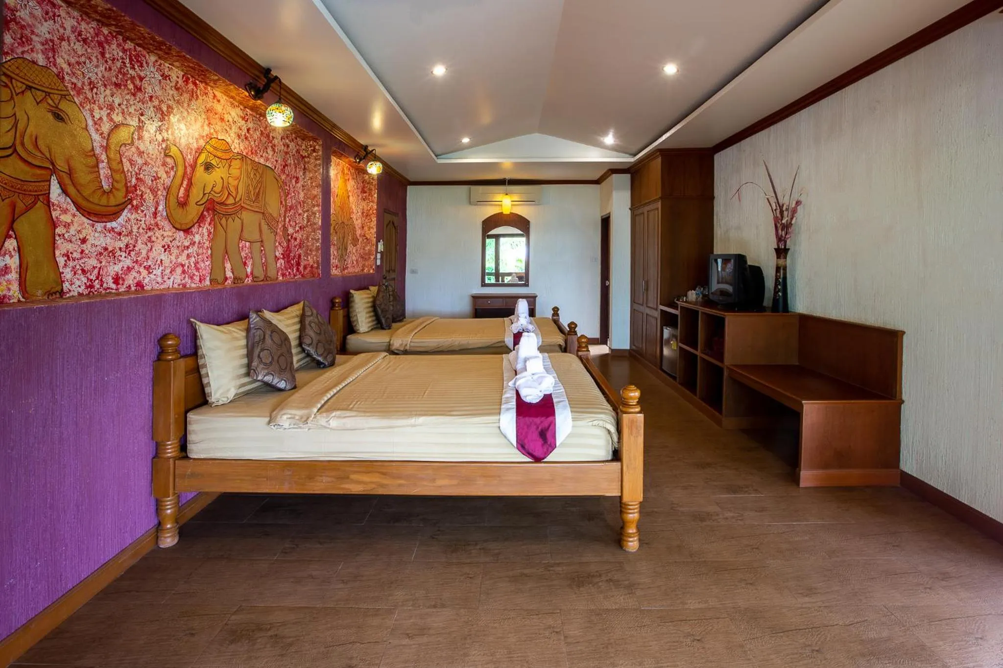 Bed in Nice Beach Resort Koh Pha-ngan