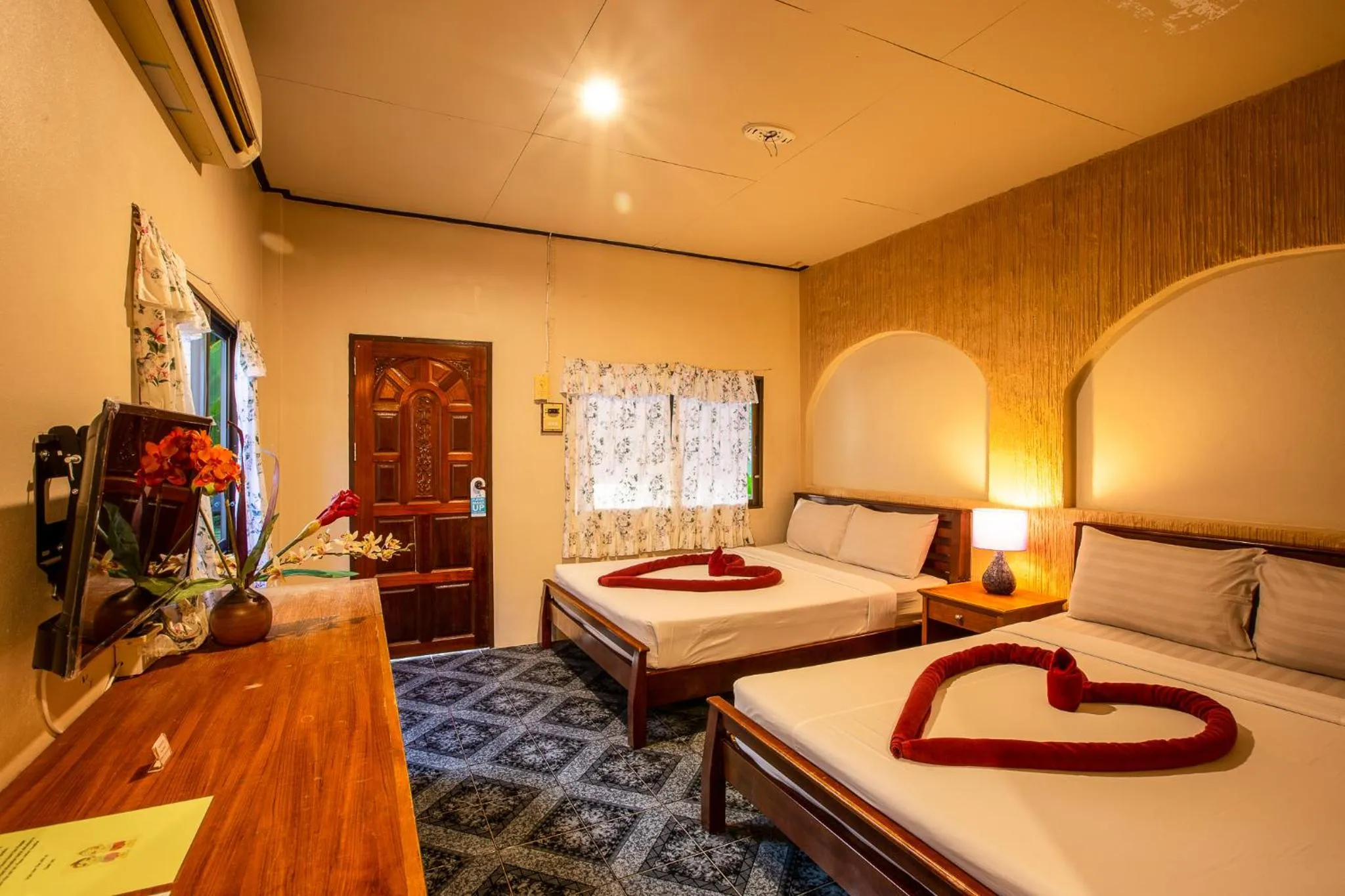 Bed in Nice Beach Resort Koh Pha-ngan