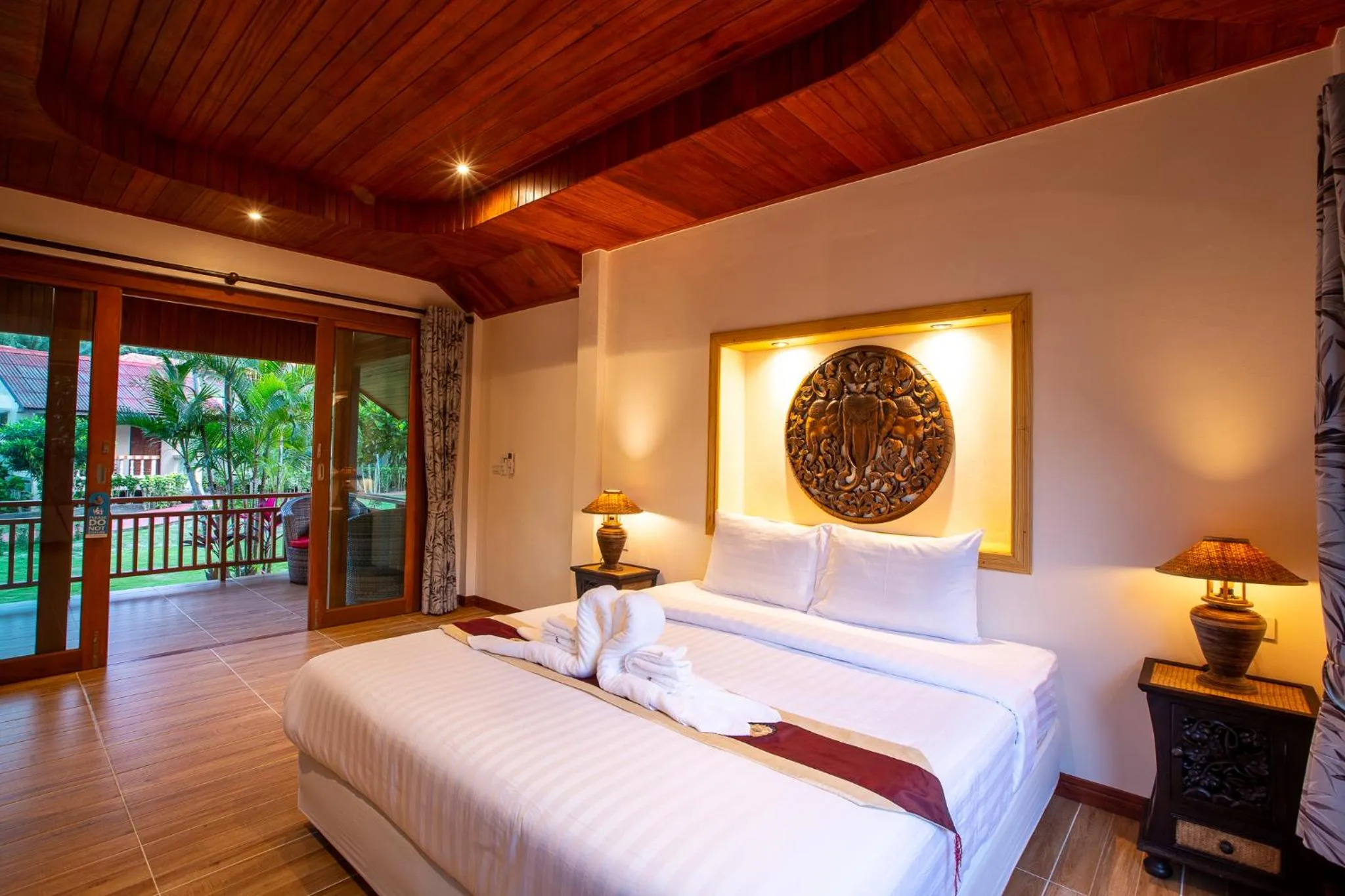 Bed in Nice Beach Resort Koh Pha-ngan