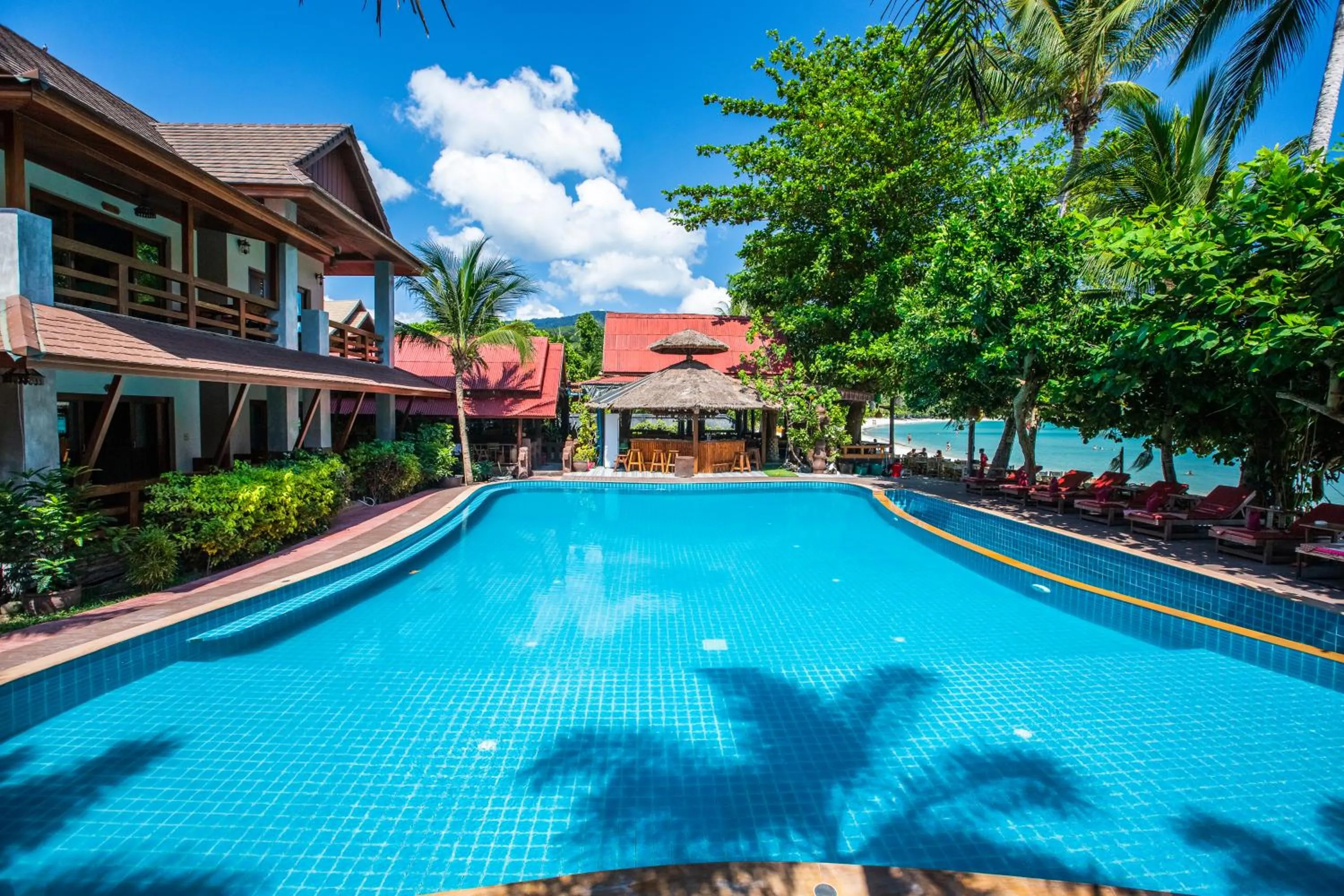 Swimming pool in Nice Beach Resort Koh Pha-ngan