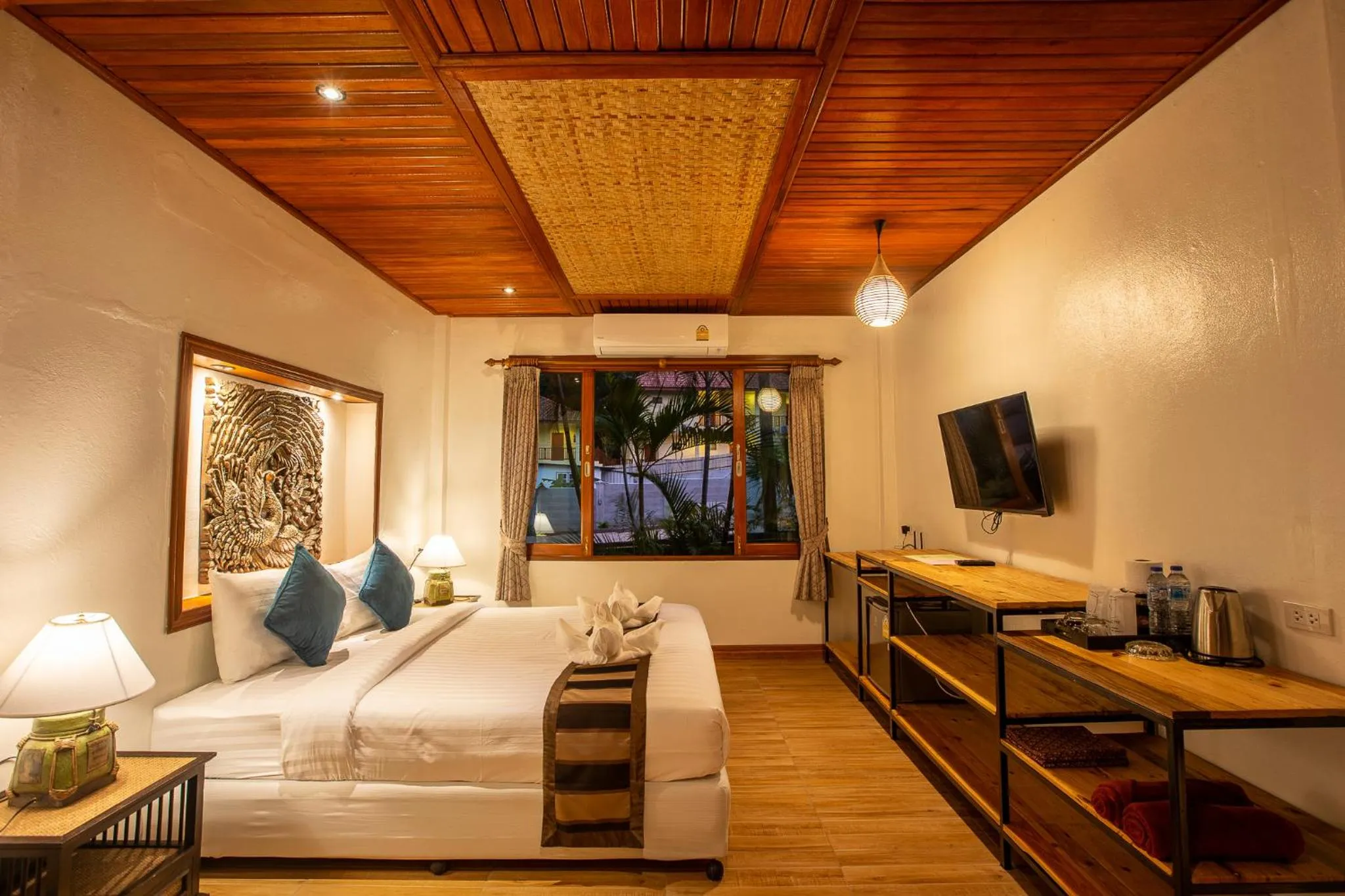 Bed in Nice Beach Resort Koh Pha-ngan