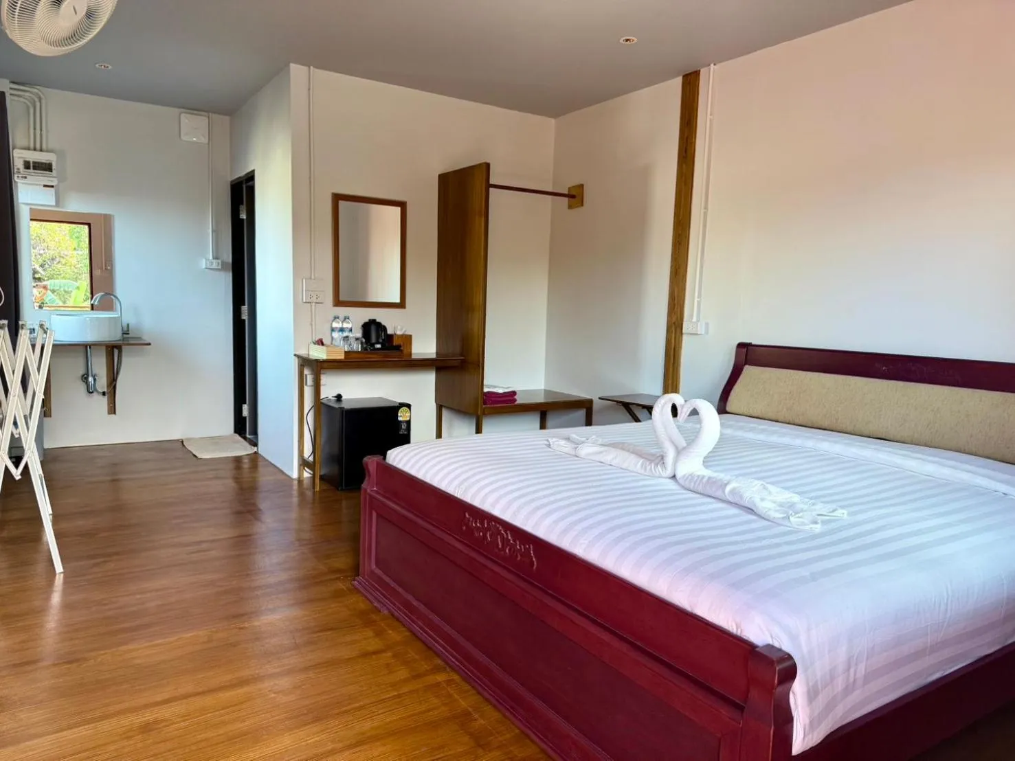 Photo of the whole room, Bed in Nice Beach Resort Koh Pha-ngan