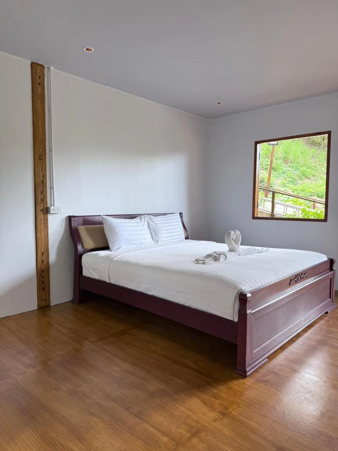 Photo of the whole room, Bed in Nice Beach Resort Koh Pha-ngan