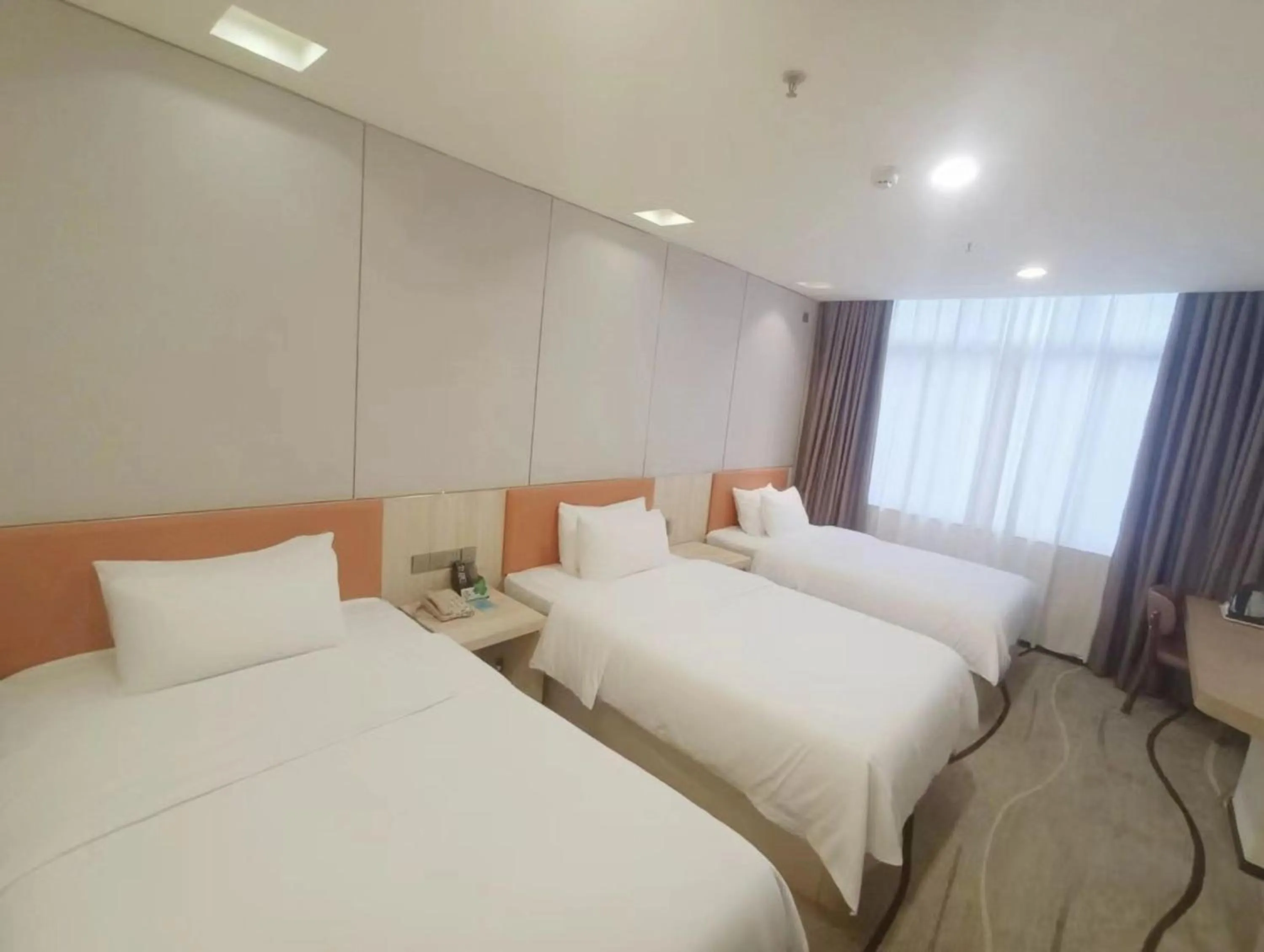 Bed in Guangdong Baiyun City Hotel