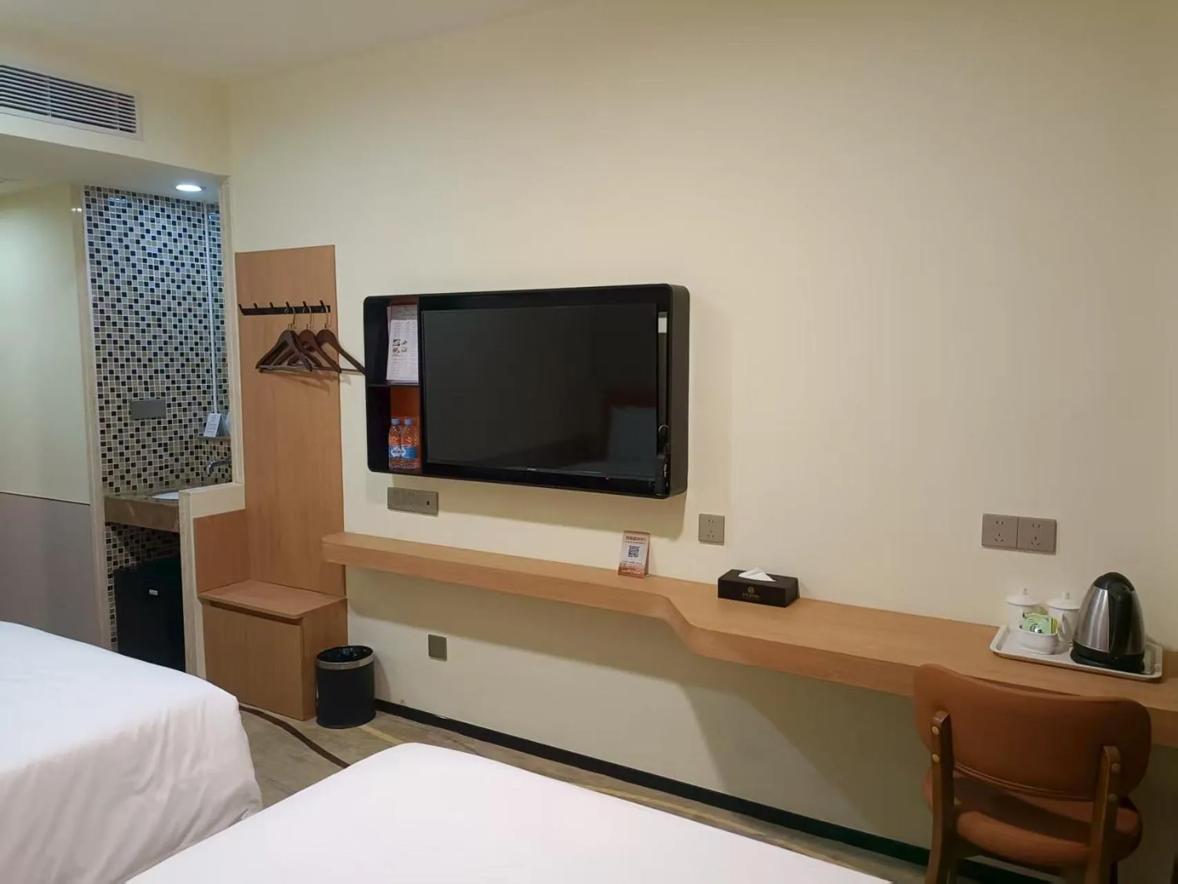 Bed in Guangdong Baiyun City Hotel