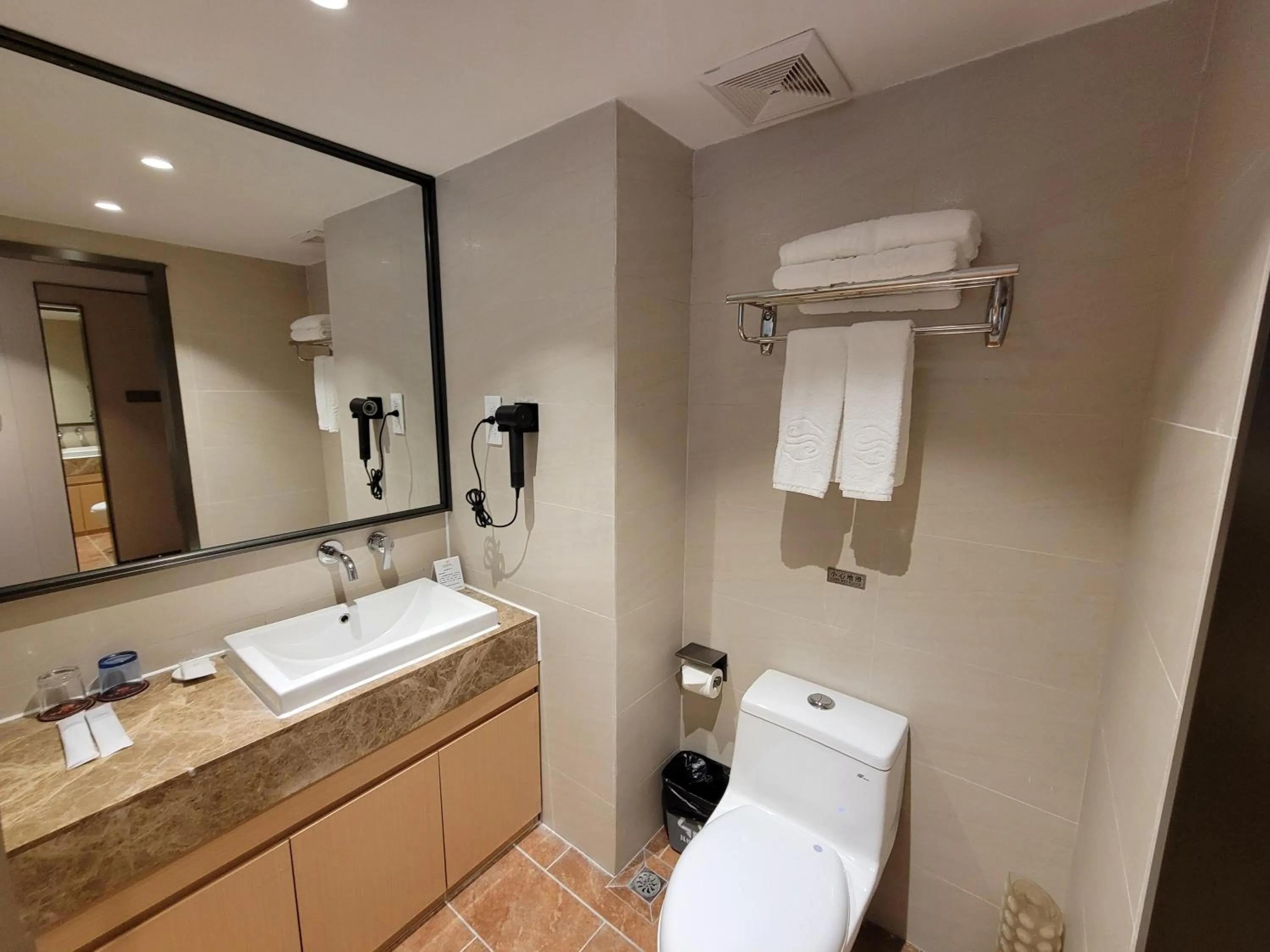 Guangdong Baiyun City Hotel