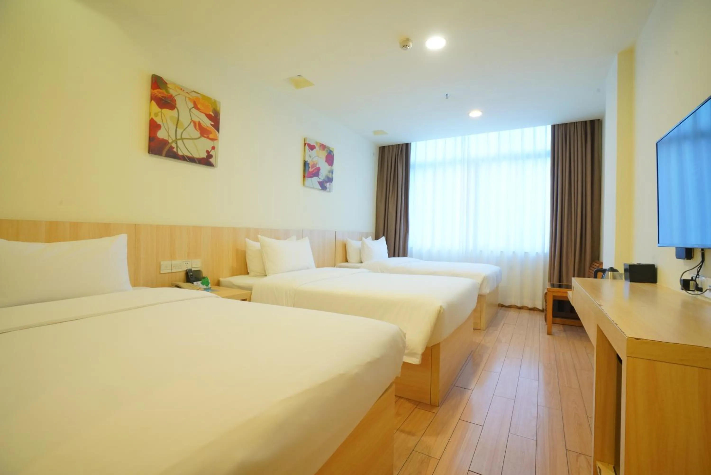 Bed in Guangdong Baiyun City Hotel