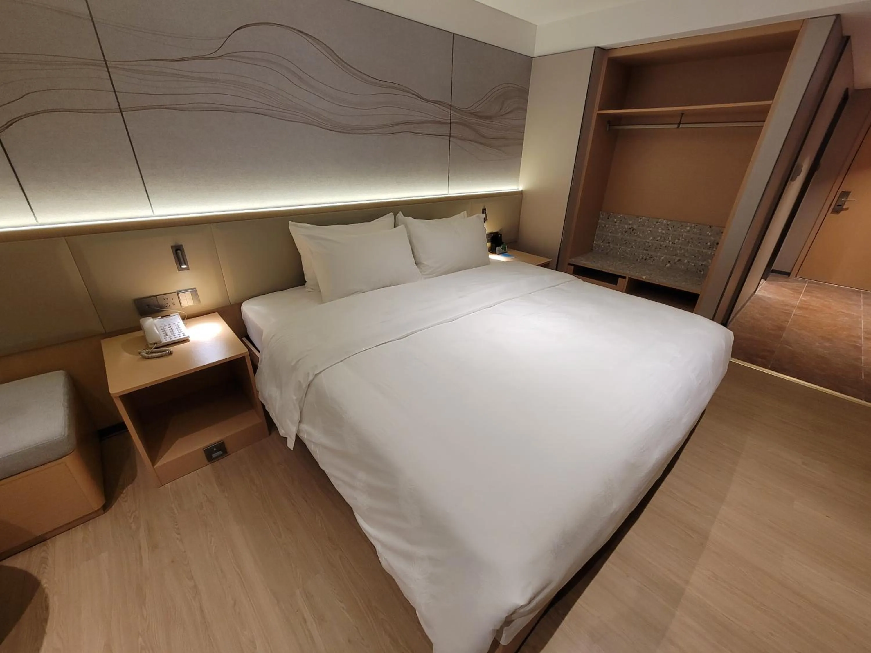 Bed in Guangdong Baiyun City Hotel