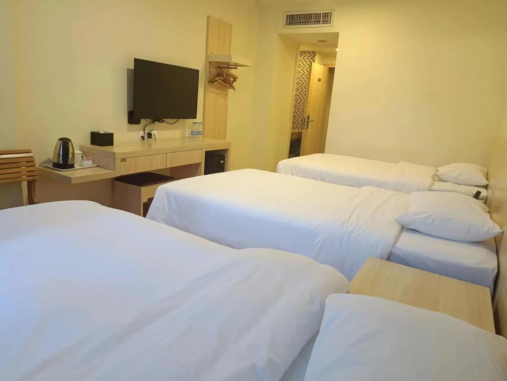 Bed in Guangdong Baiyun City Hotel