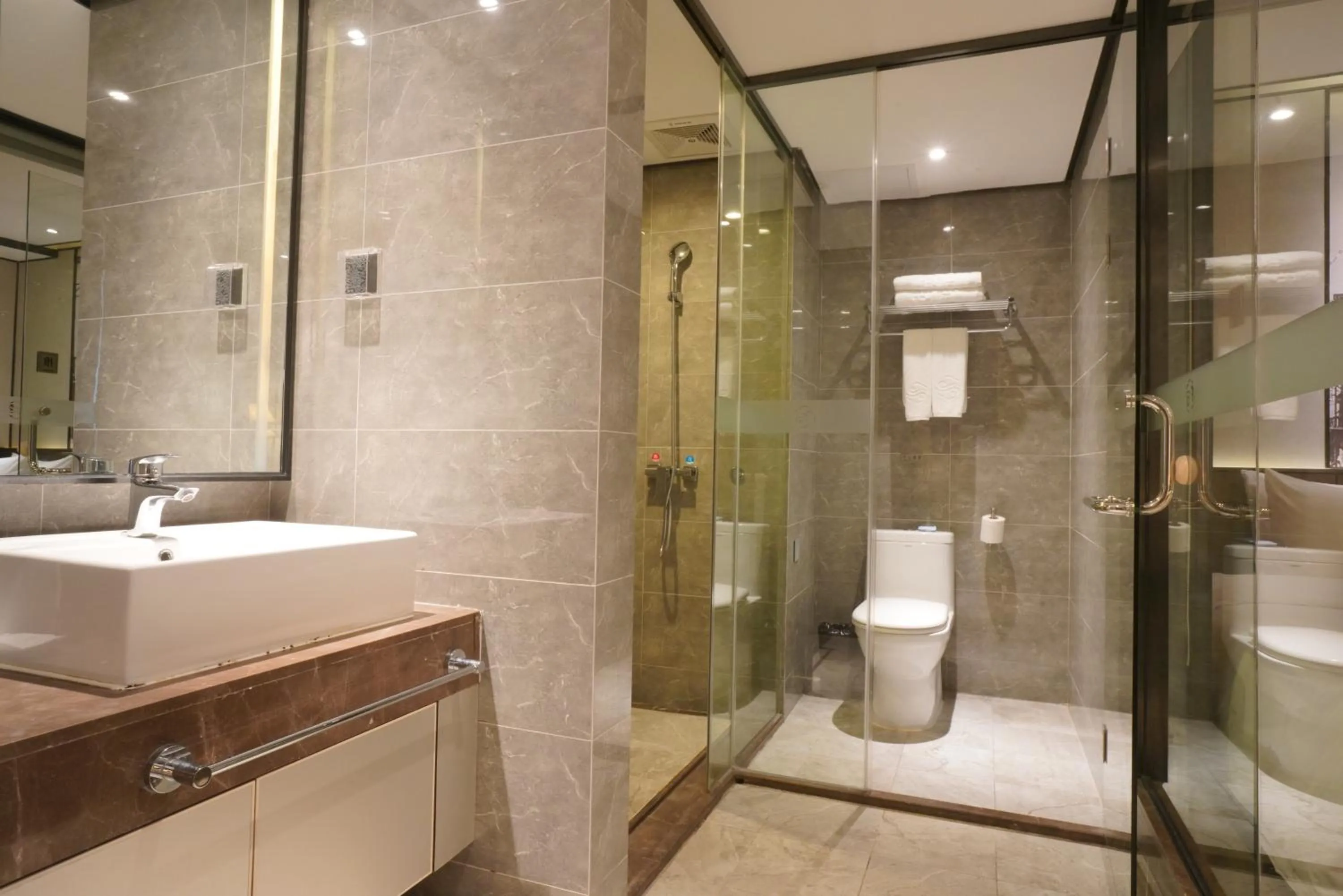 Guangdong Baiyun City Hotel