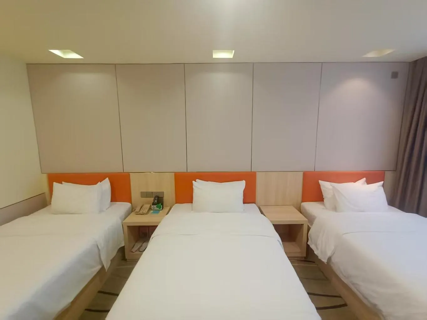 Bed in Guangdong Baiyun City Hotel