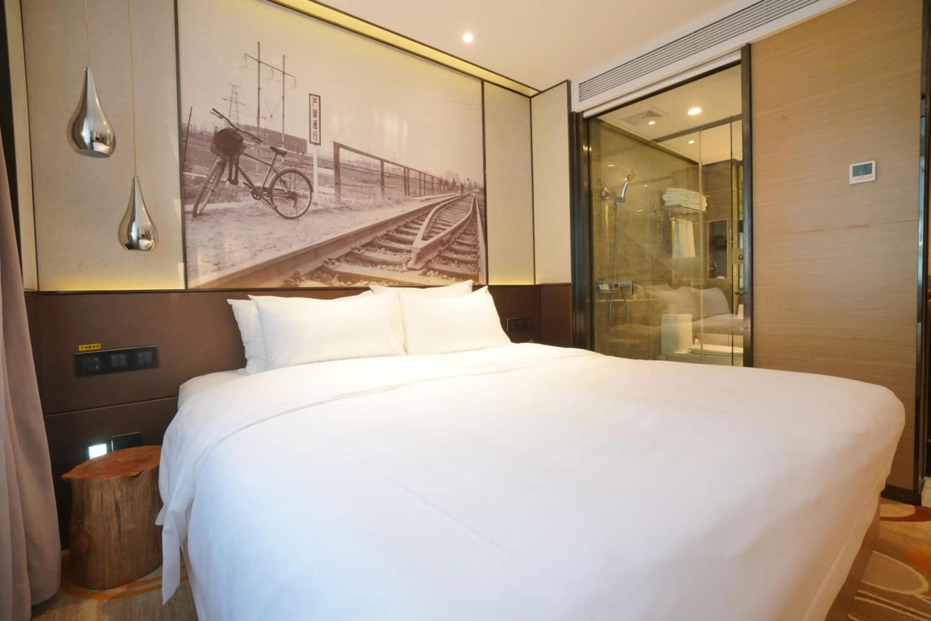 Bed in Guangdong Baiyun City Hotel