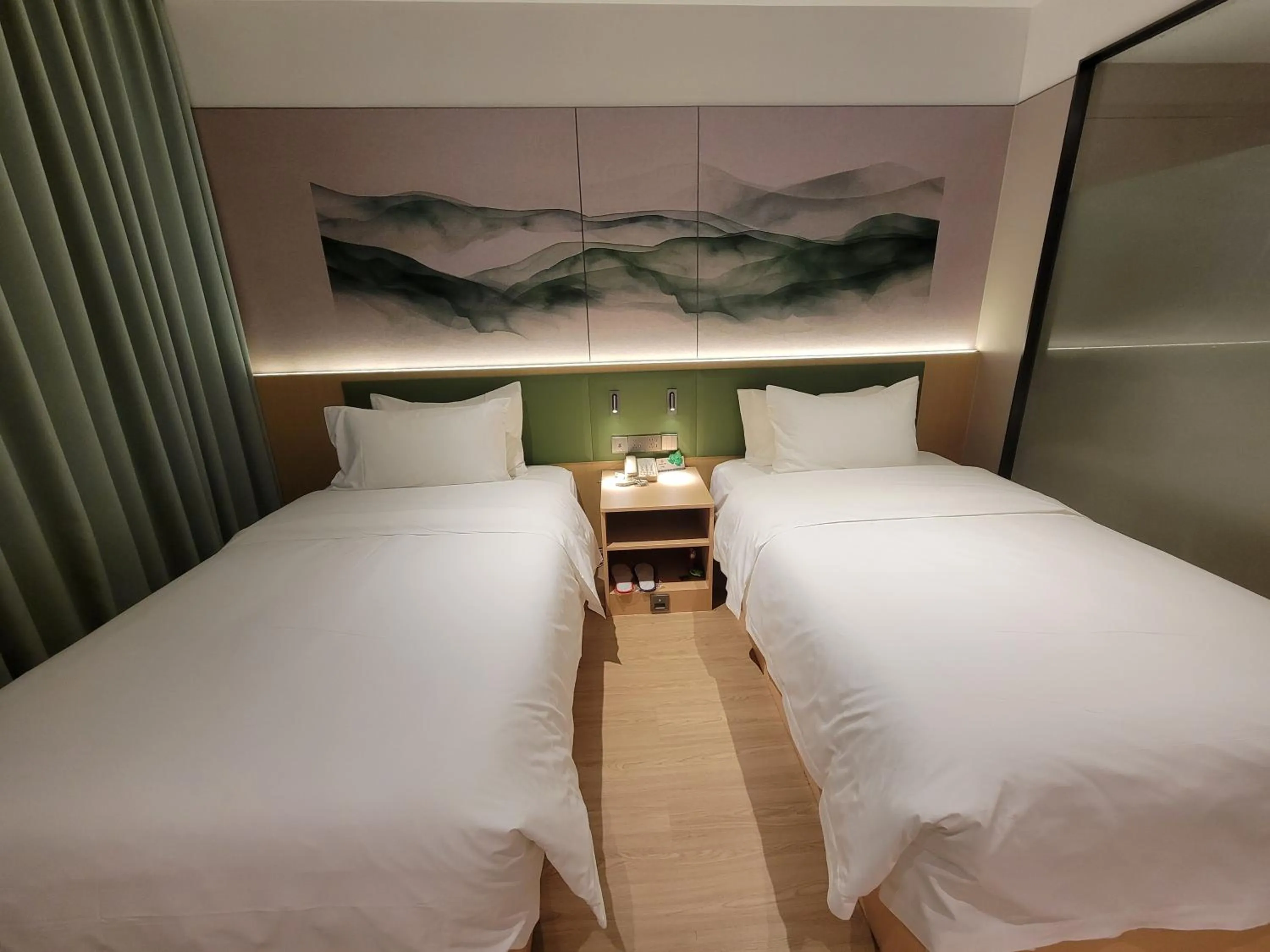 Bed in Guangdong Baiyun City Hotel