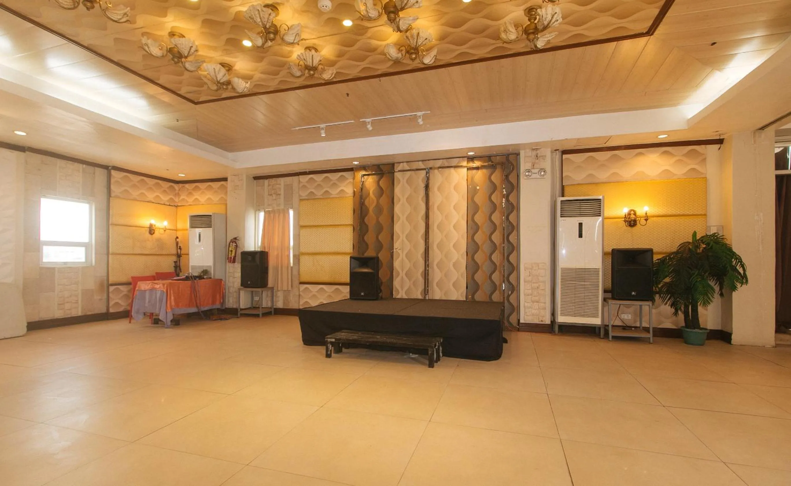 Seating area in RedDoorz Plus New Era Budget Hotel Mandaue former RedDoorz Plus near UV Mandaue Cebu