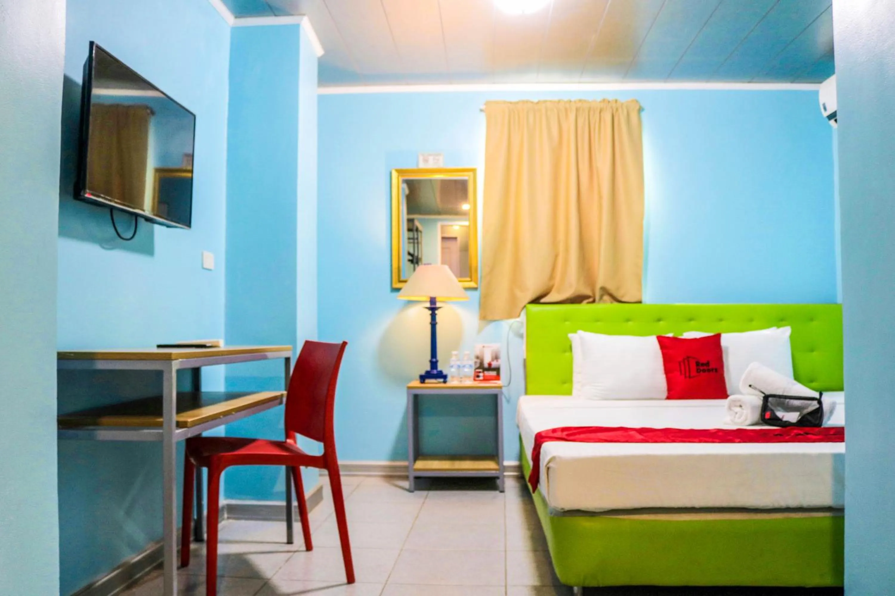 Double Room in RedDoorz Plus New Era Budget Hotel Mandaue former RedDoorz Plus near UV Mandaue Cebu