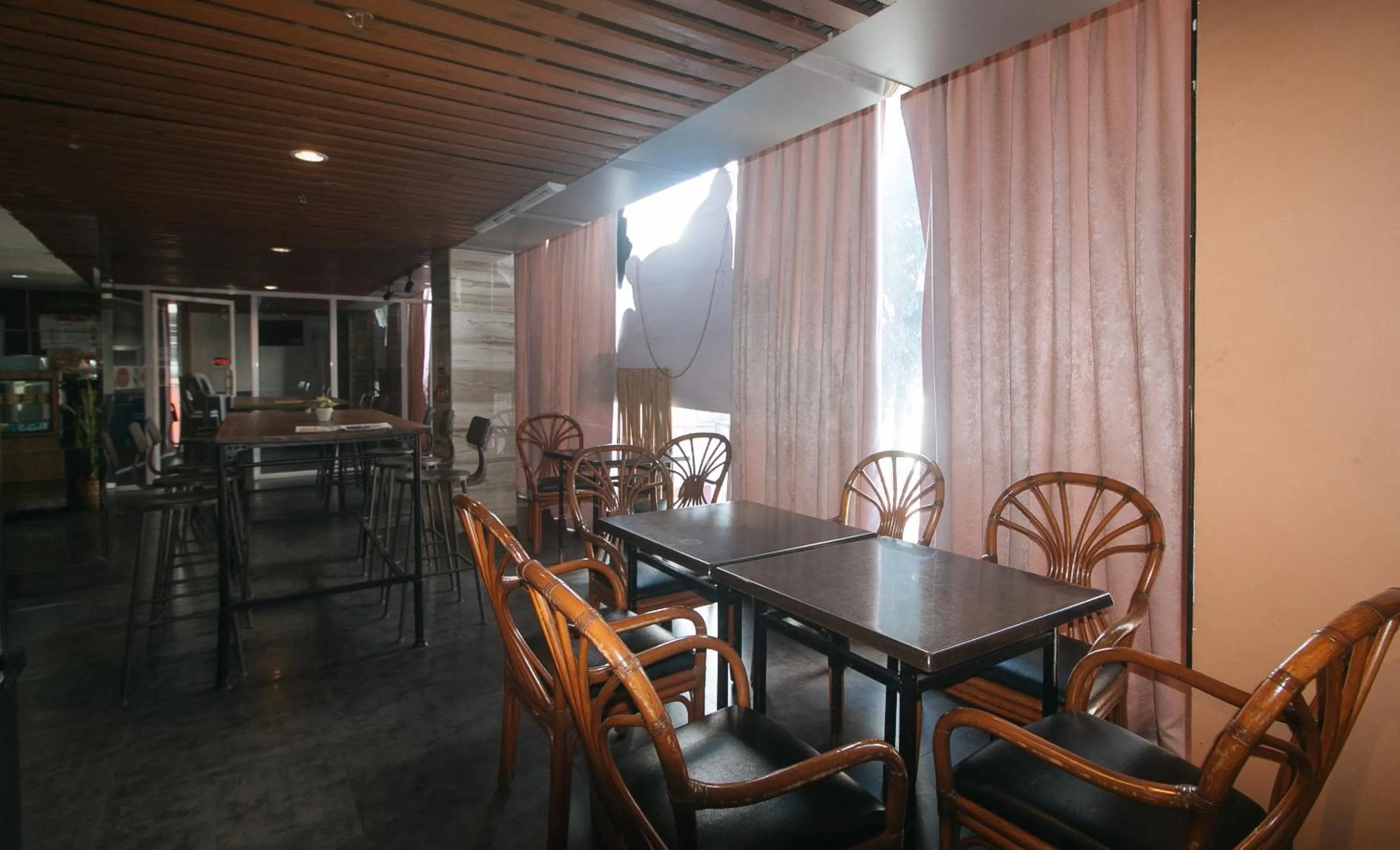 Dining area in RedDoorz Plus New Era Budget Hotel Mandaue former RedDoorz Plus near UV Mandaue Cebu