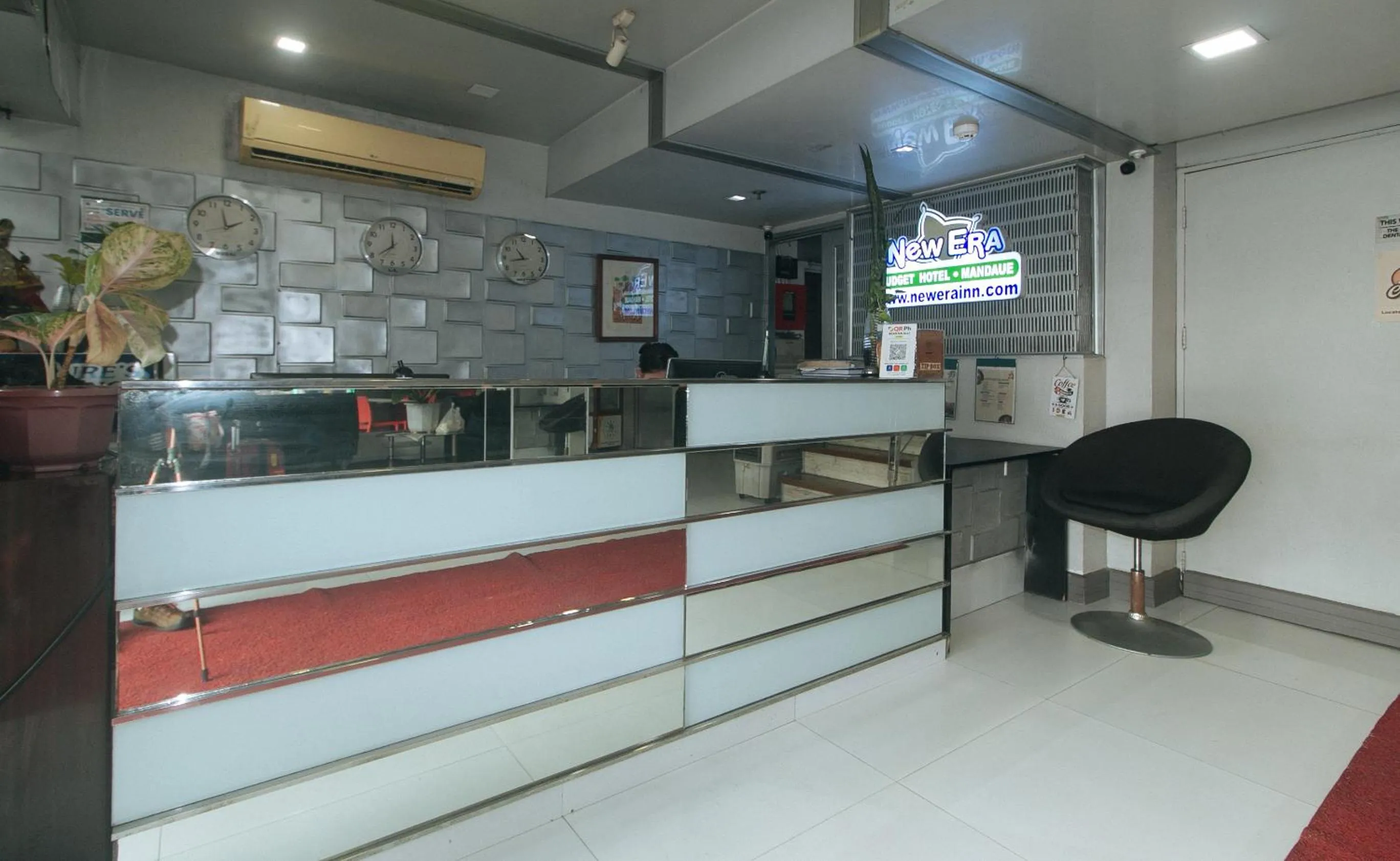 Lobby or reception in RedDoorz Plus New Era Budget Hotel Mandaue former RedDoorz Plus near UV Mandaue Cebu
