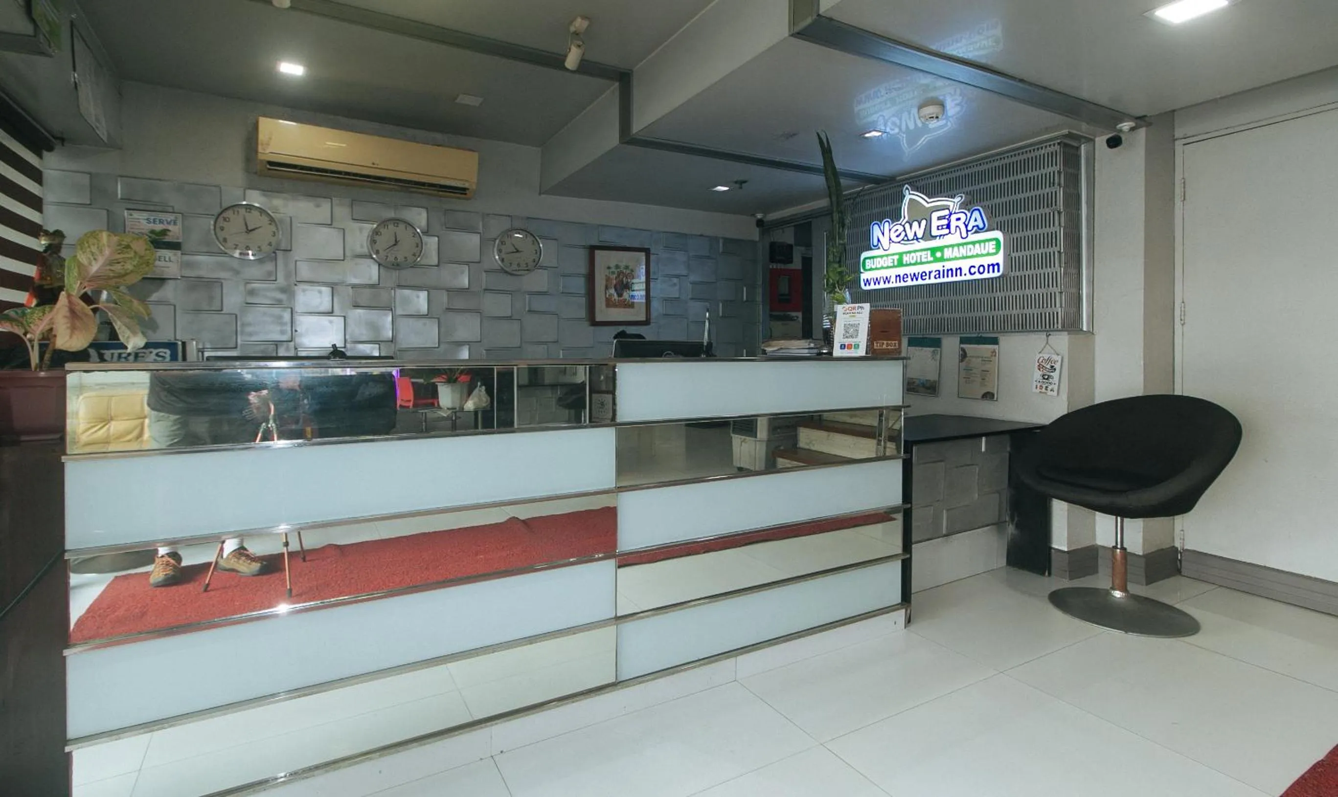 Lobby or reception in RedDoorz Plus New Era Budget Hotel Mandaue former RedDoorz Plus near UV Mandaue Cebu